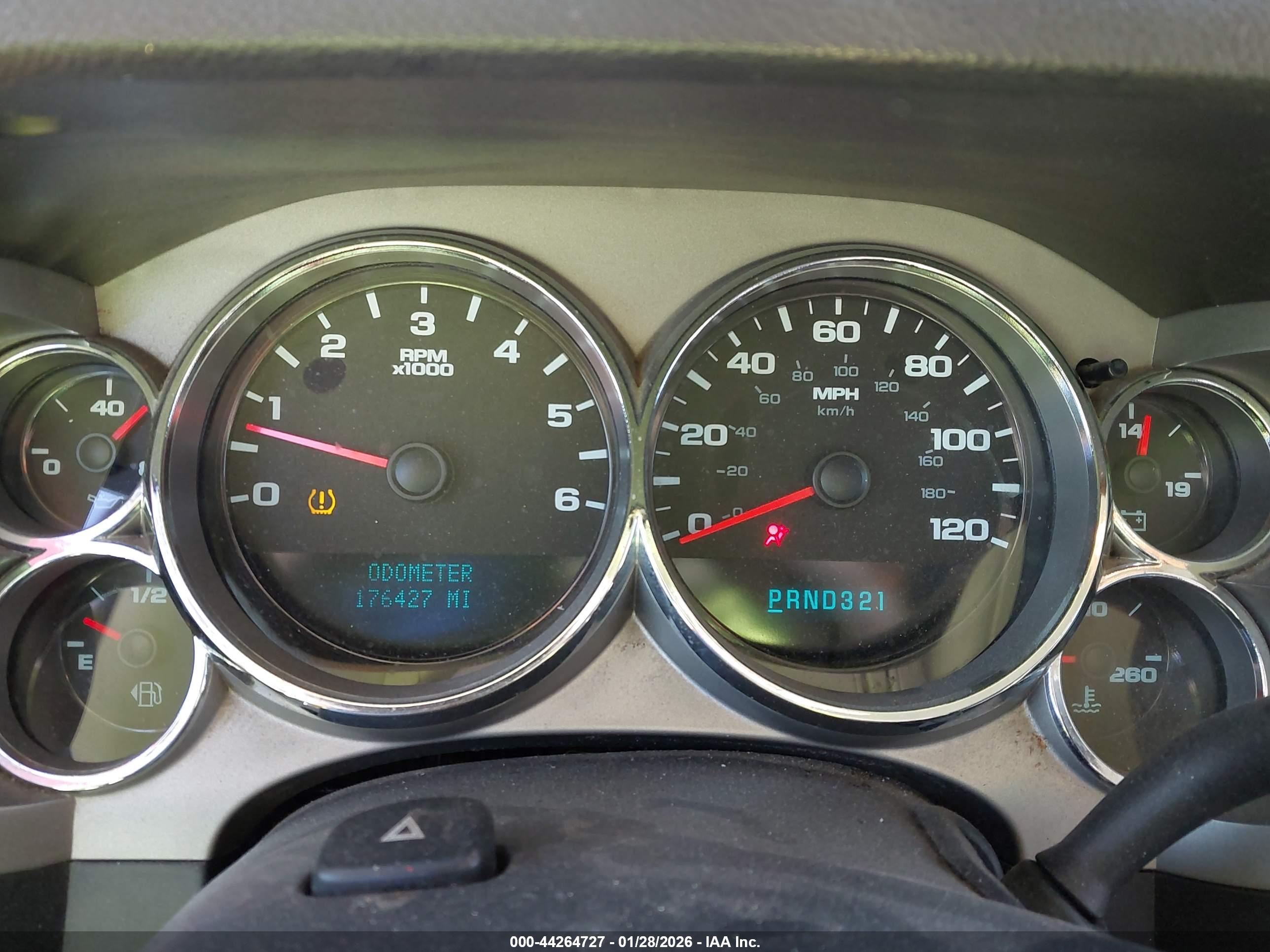 CHEVROLET SILVERADO image 7