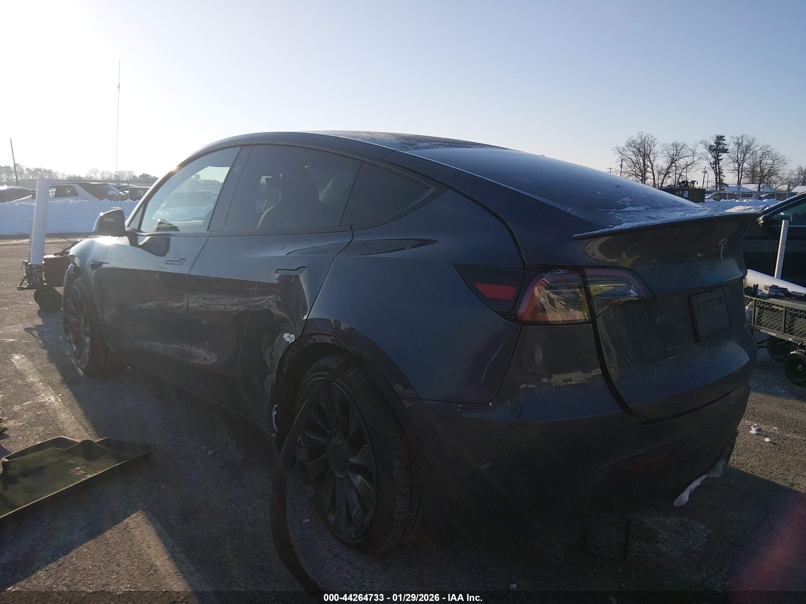 TESLA MODEL image 3