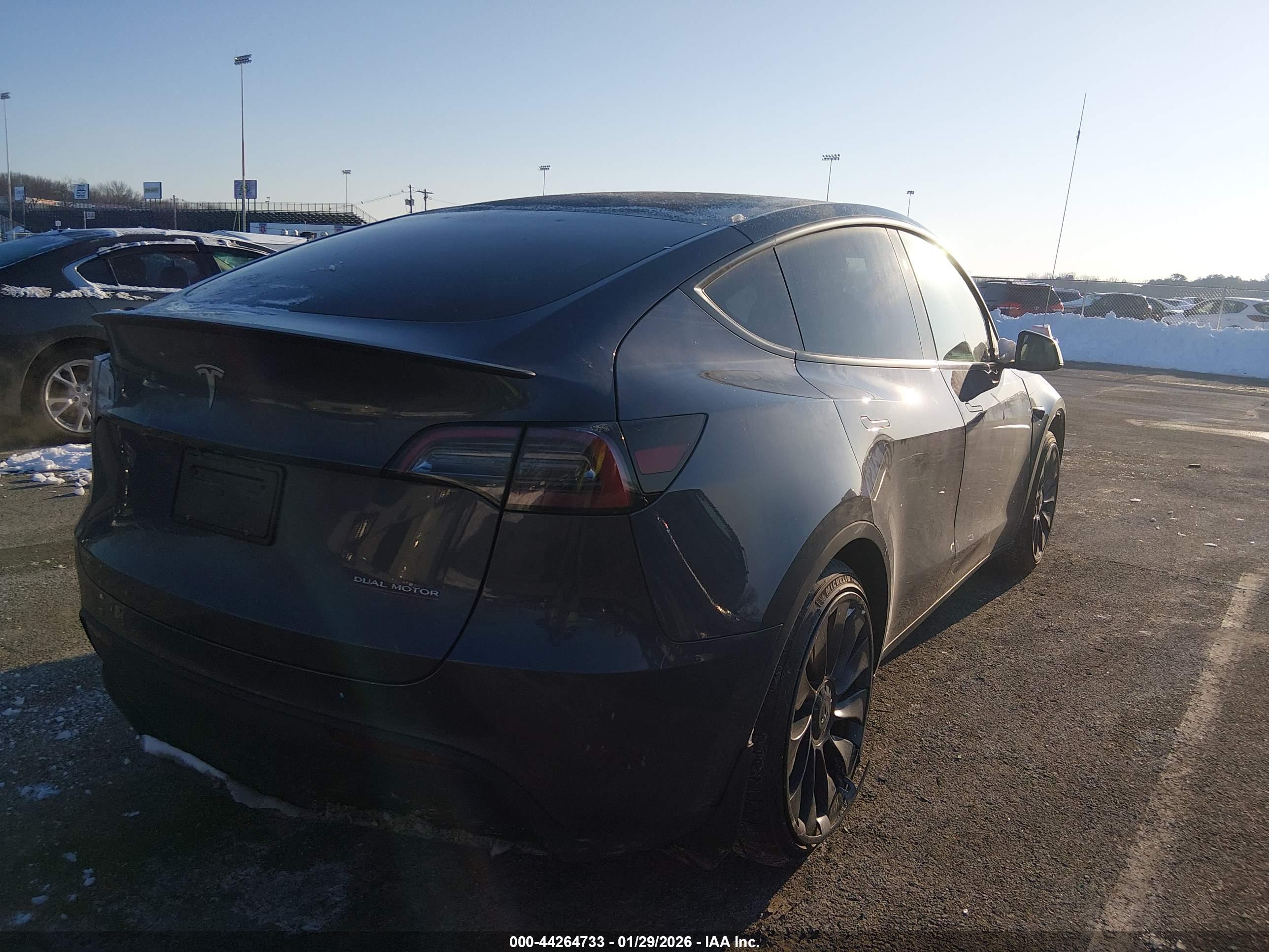 TESLA MODEL image 4