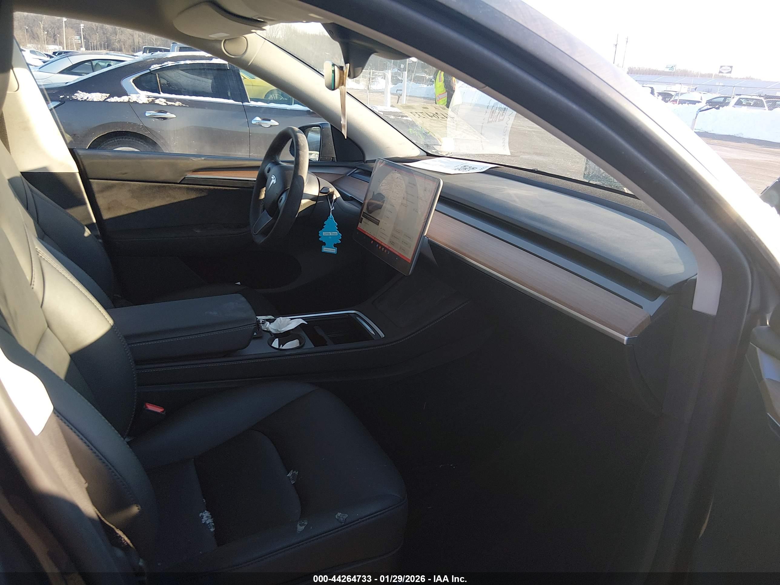 TESLA MODEL image 5
