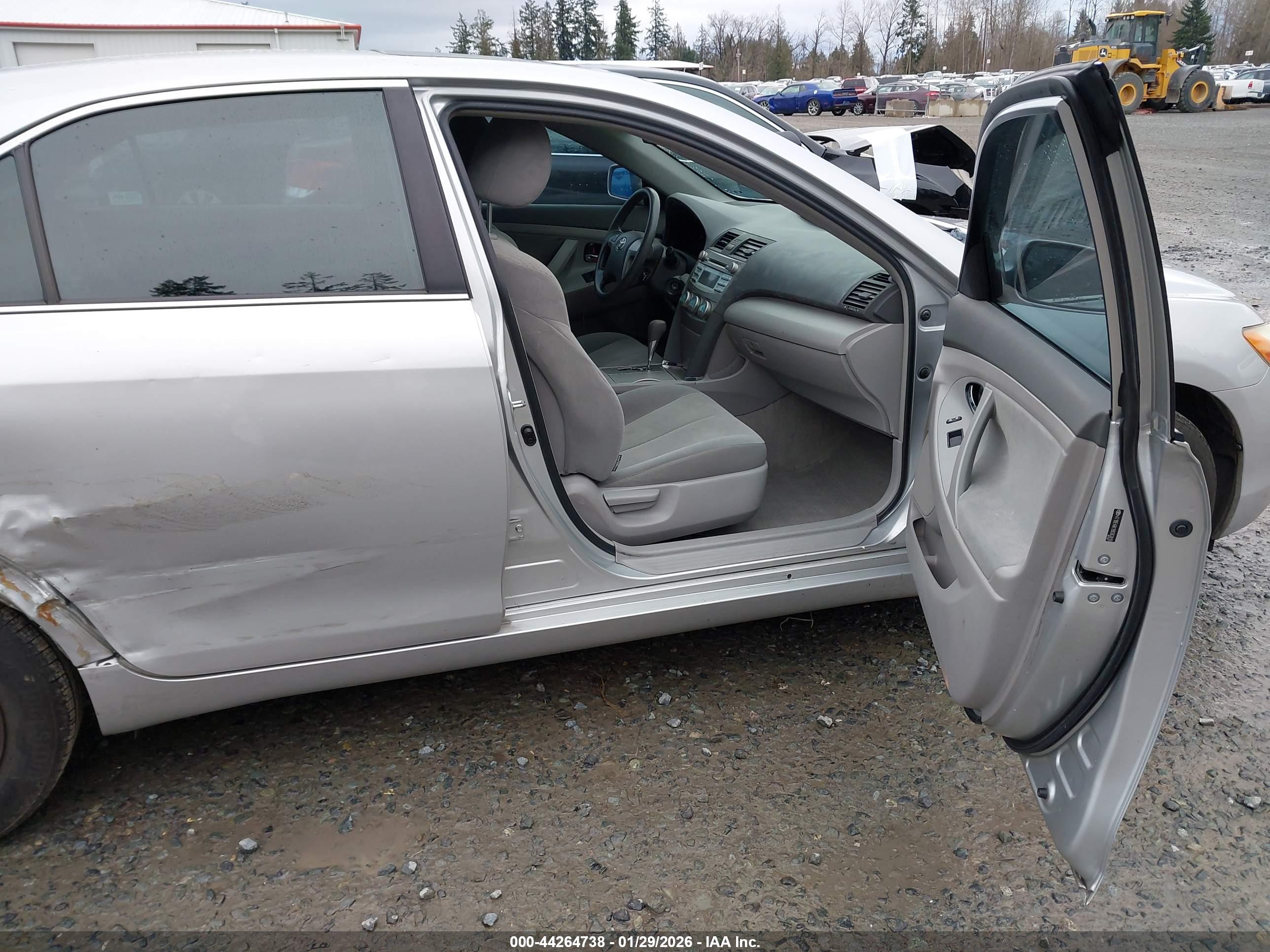 TOYOTA CAMRY image 5