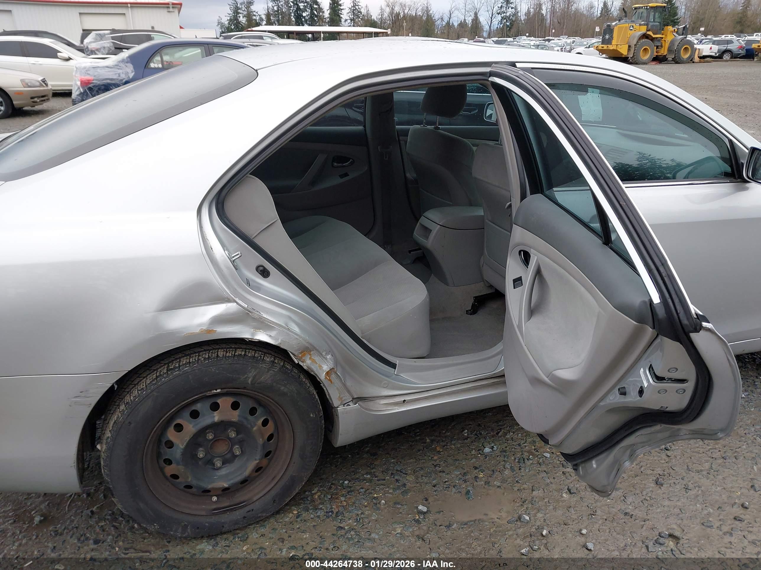 TOYOTA CAMRY image 8