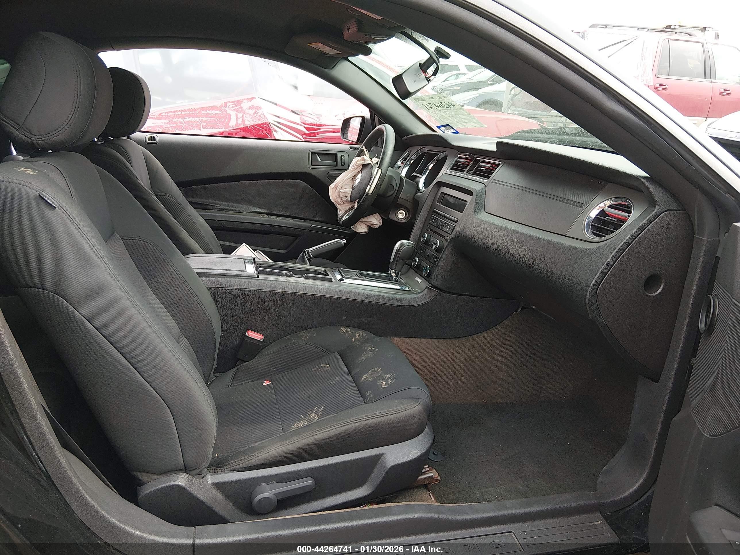 FORD MUSTANG image 5