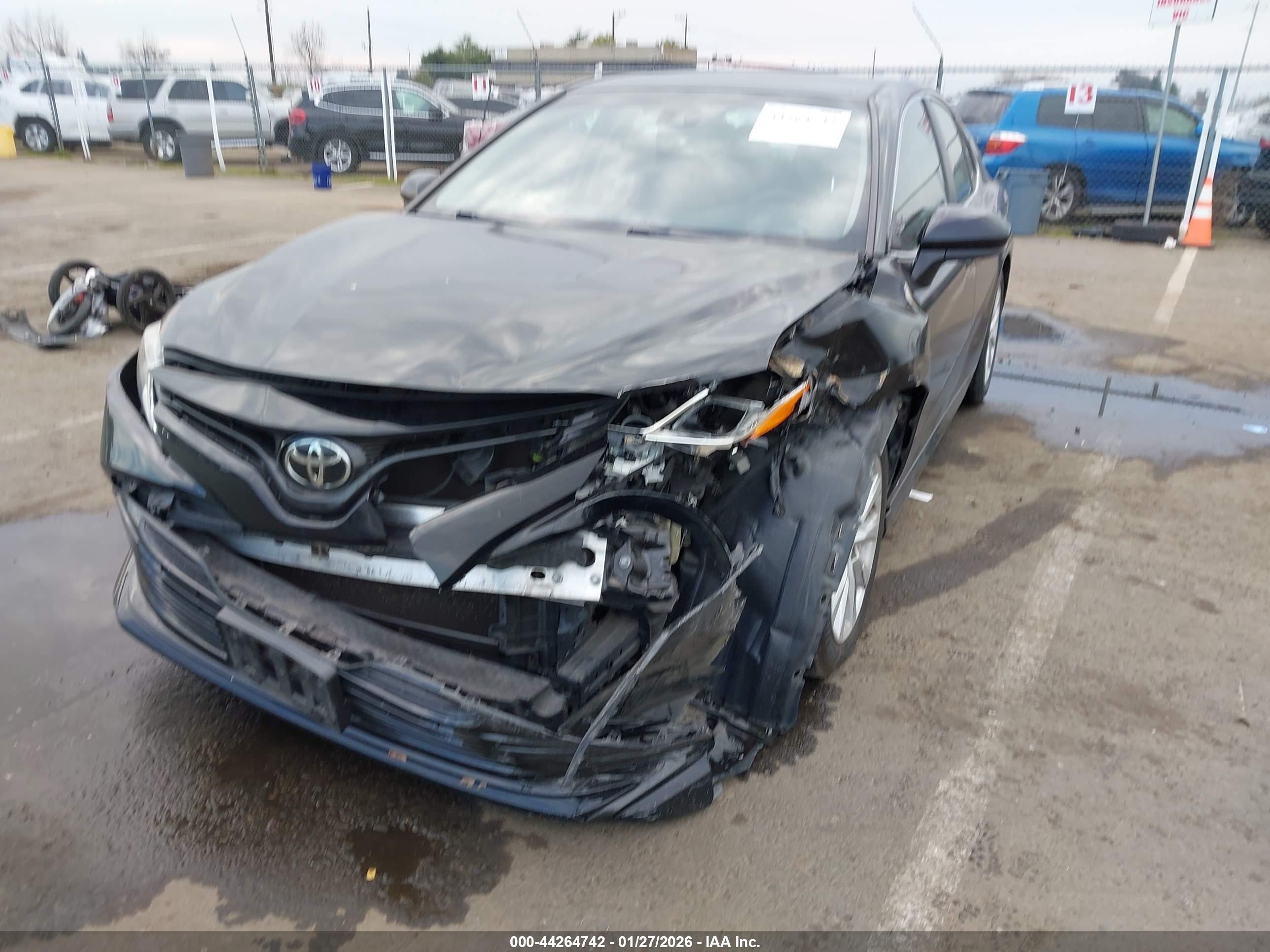 TOYOTA CAMRY image 2