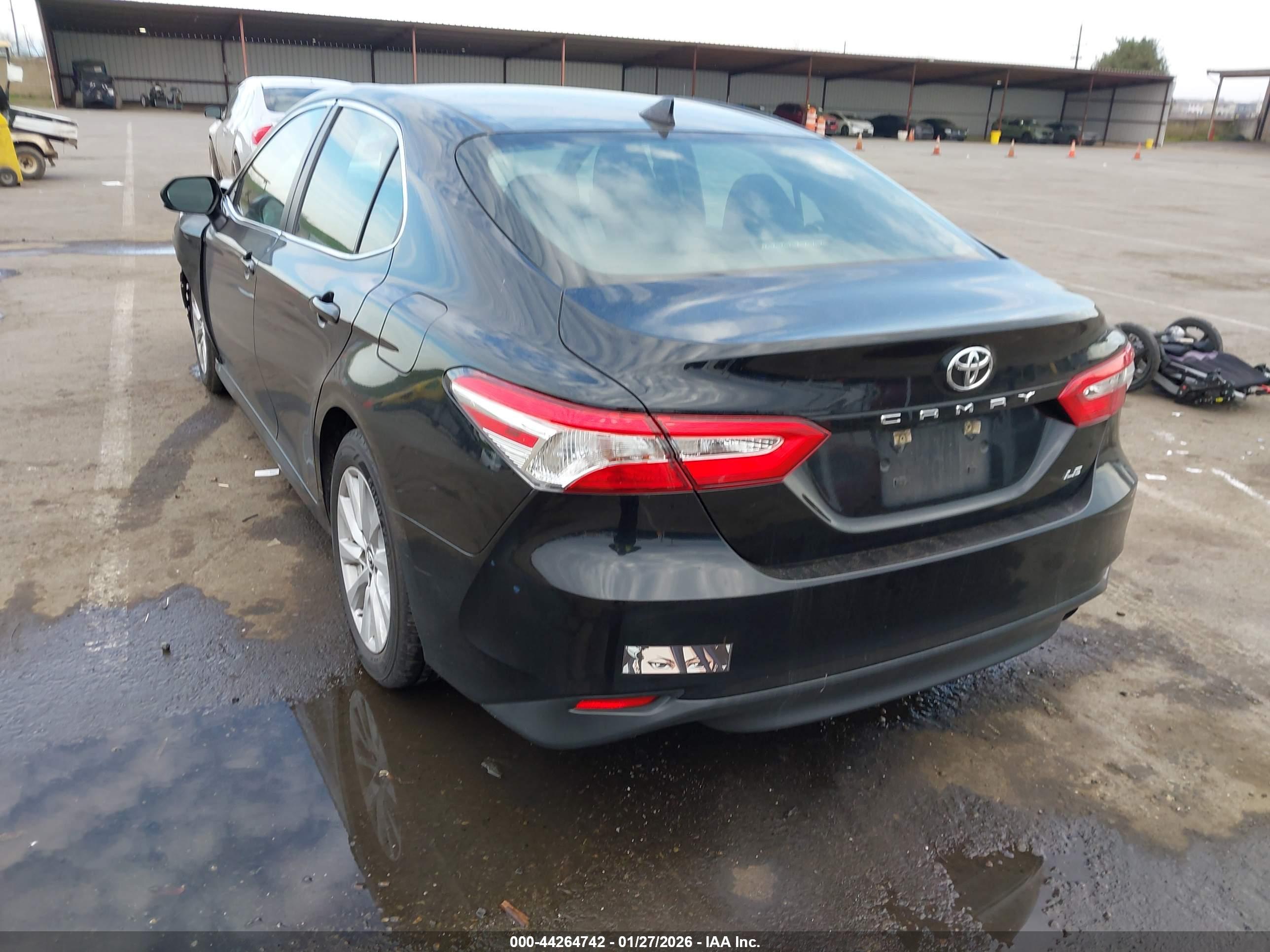 TOYOTA CAMRY image 3