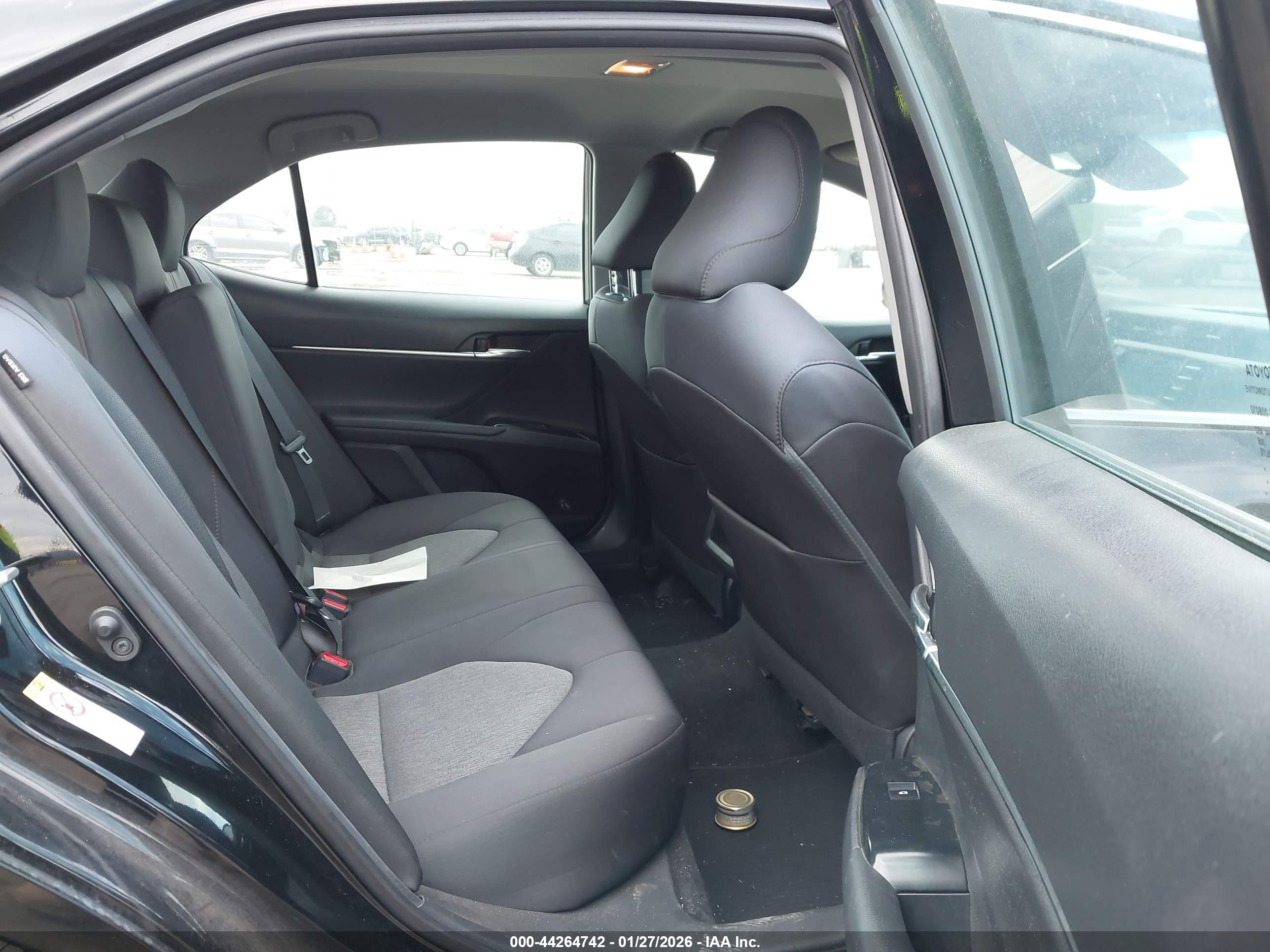 TOYOTA CAMRY image 8