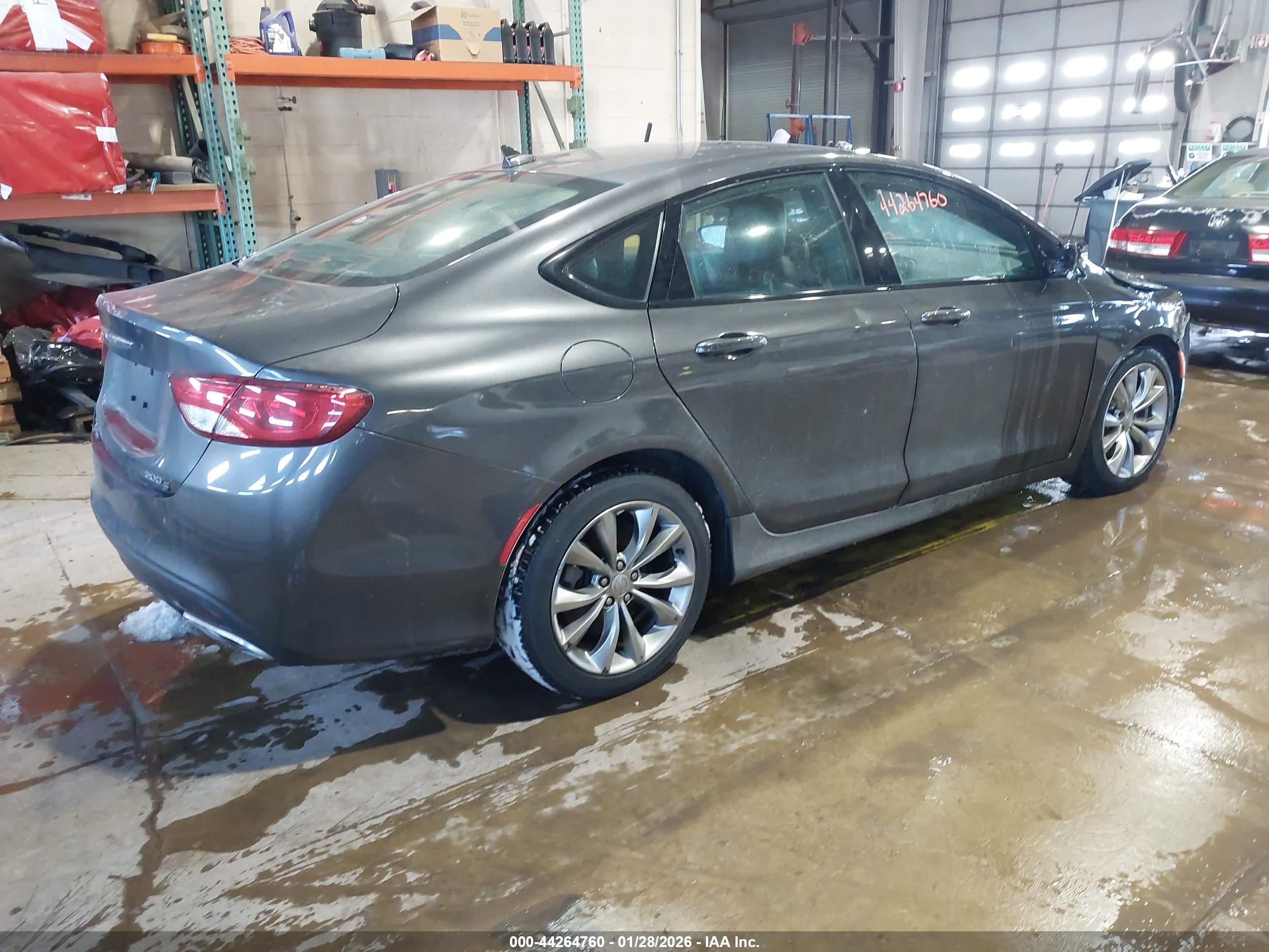 CHRYSLER 200 image 4