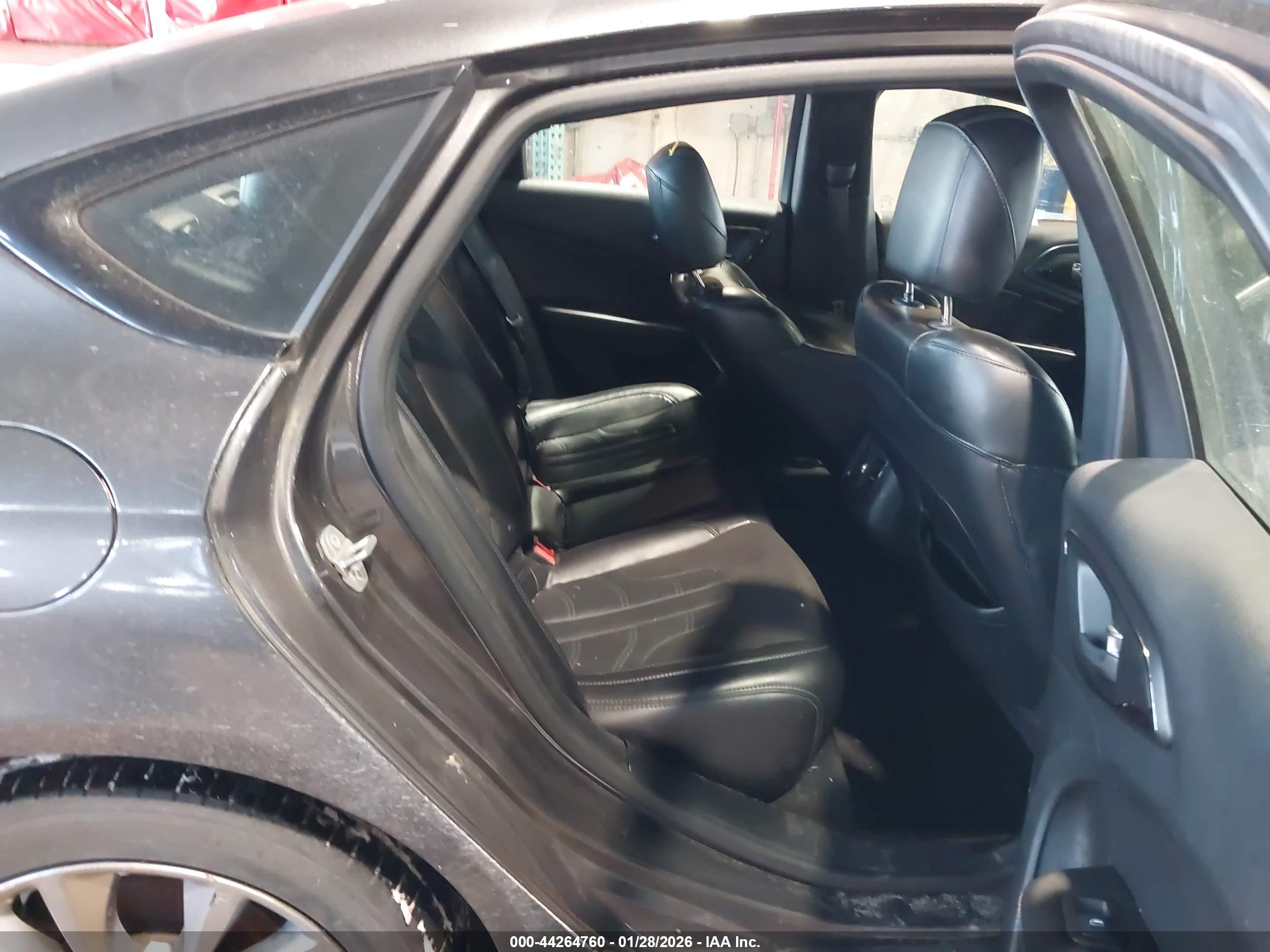 CHRYSLER 200 image 8