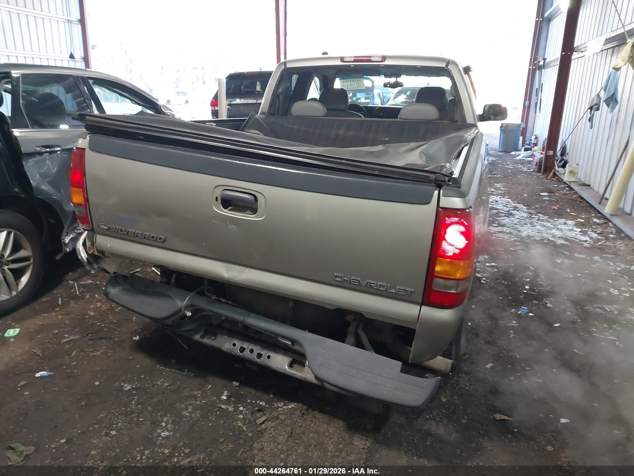 CHEVROLET SILVERADO image 4