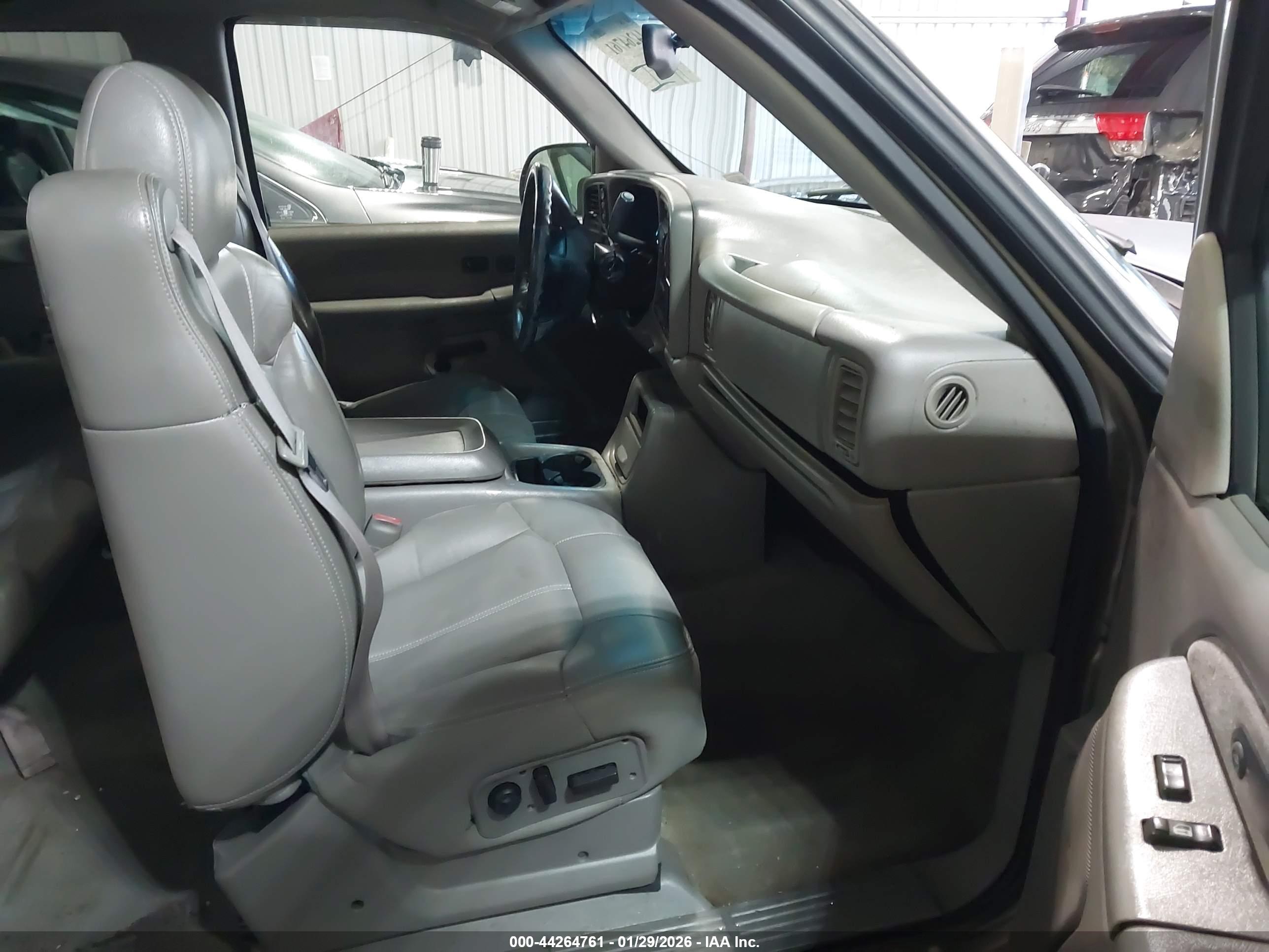CHEVROLET SILVERADO image 5