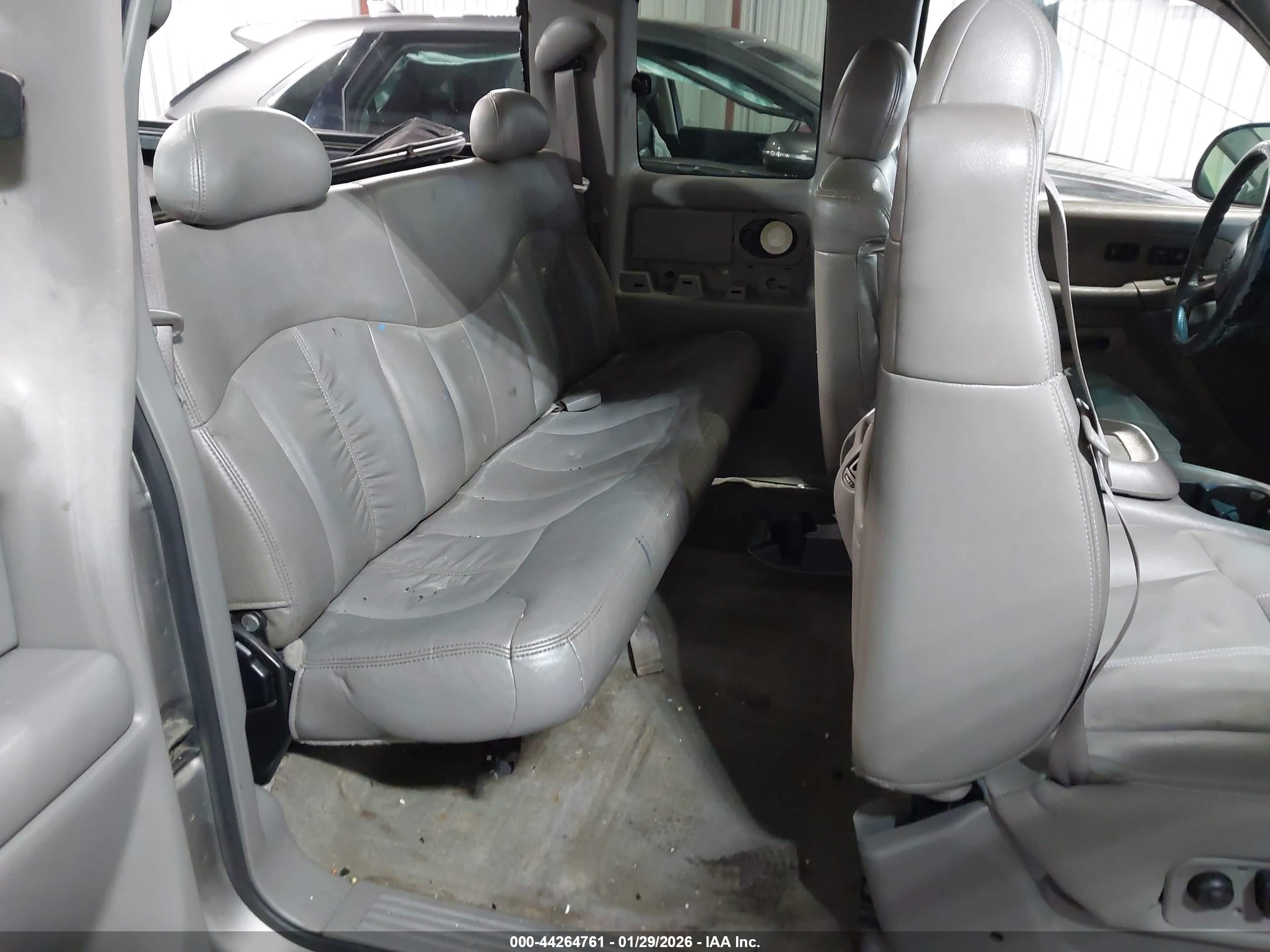 CHEVROLET SILVERADO image 8