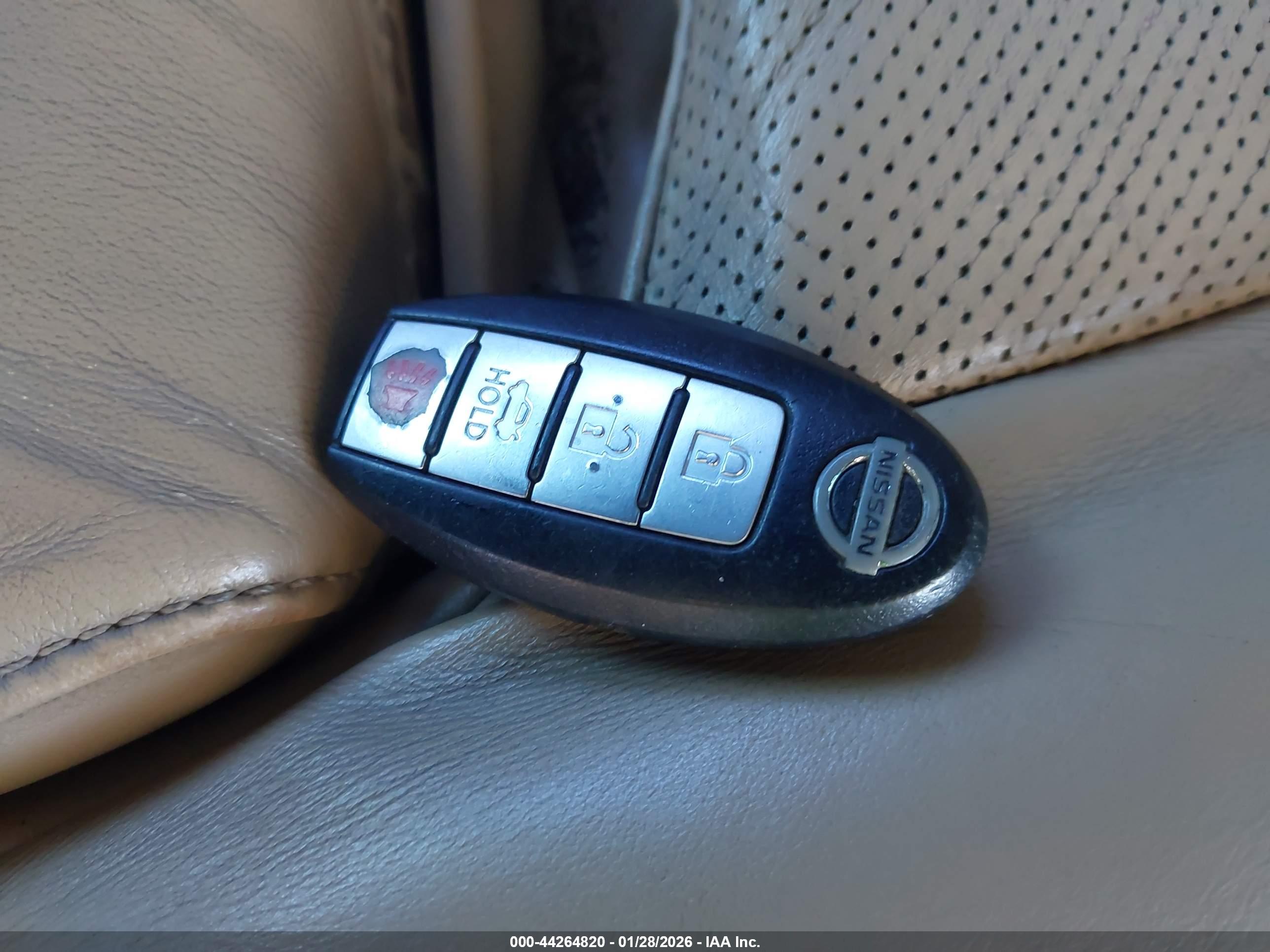 NISSAN MAXIMA image 11
