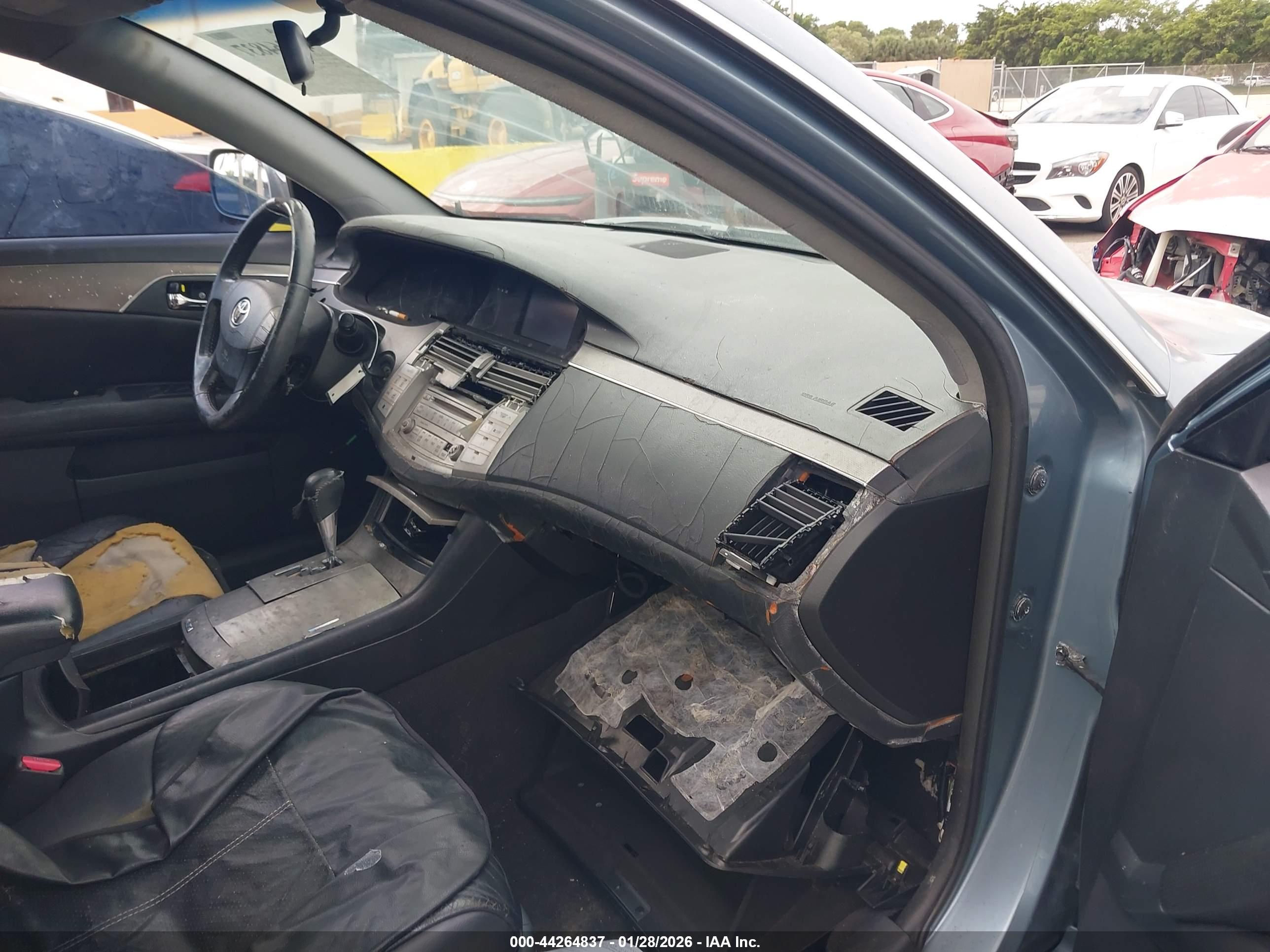 TOYOTA AVALON image 5