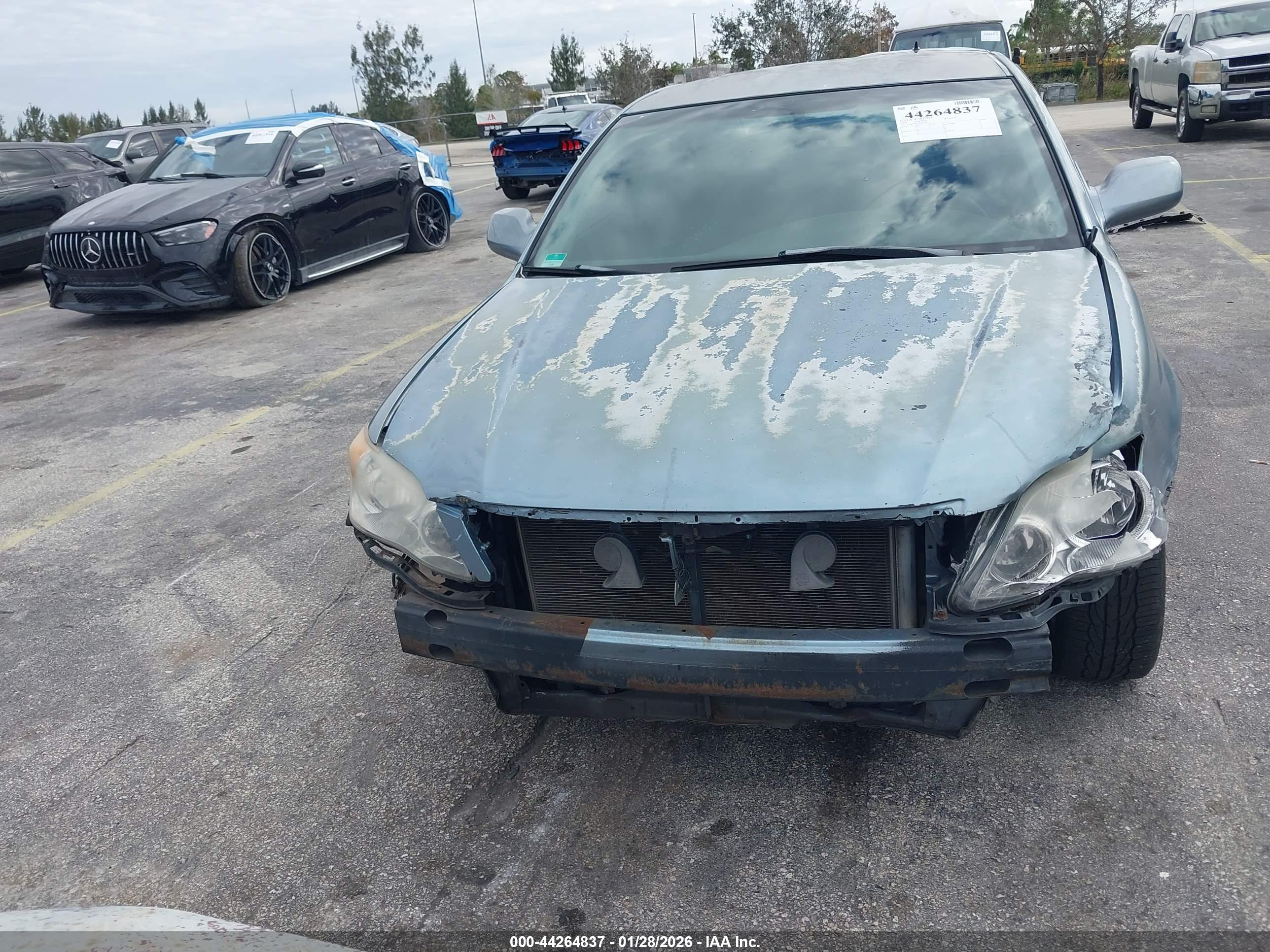 TOYOTA AVALON image 6