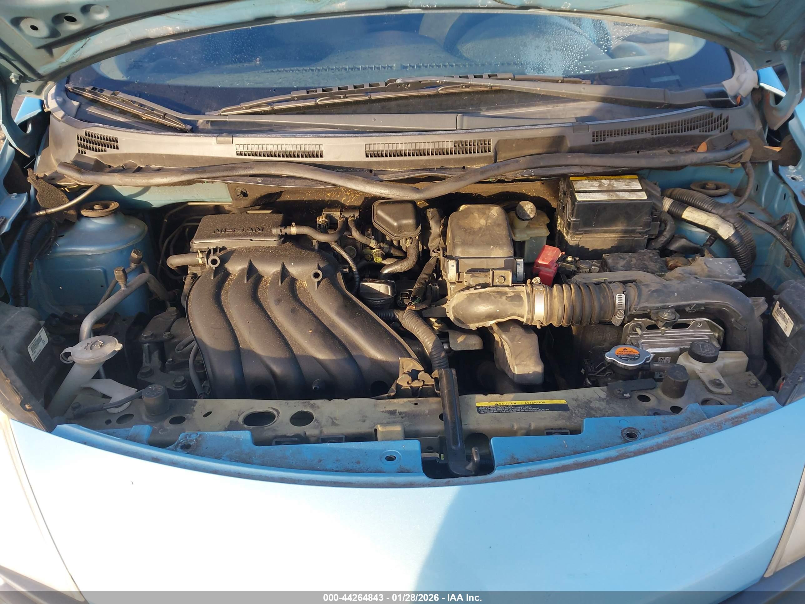 NISSAN VERSA image 10