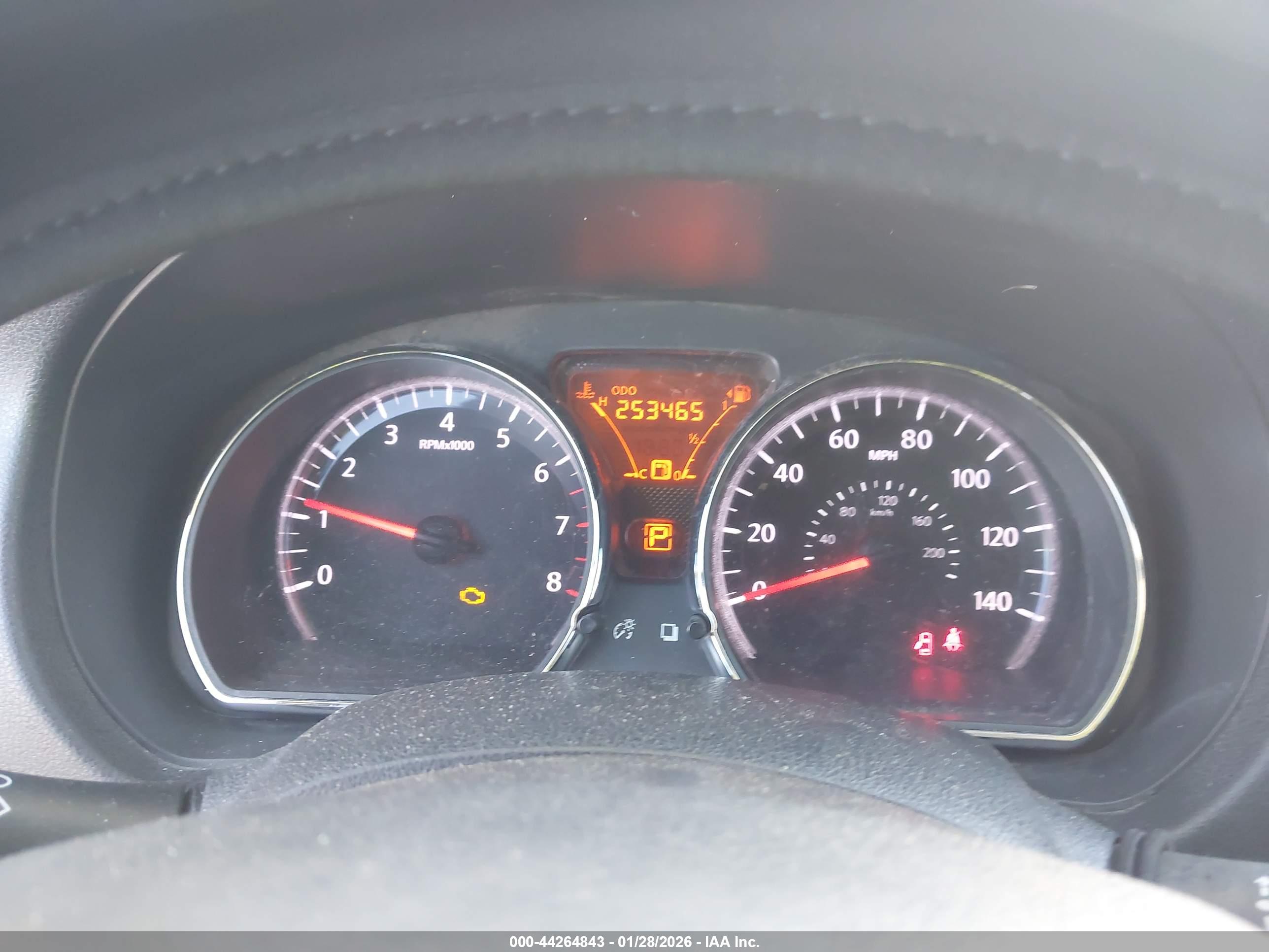 NISSAN VERSA image 7