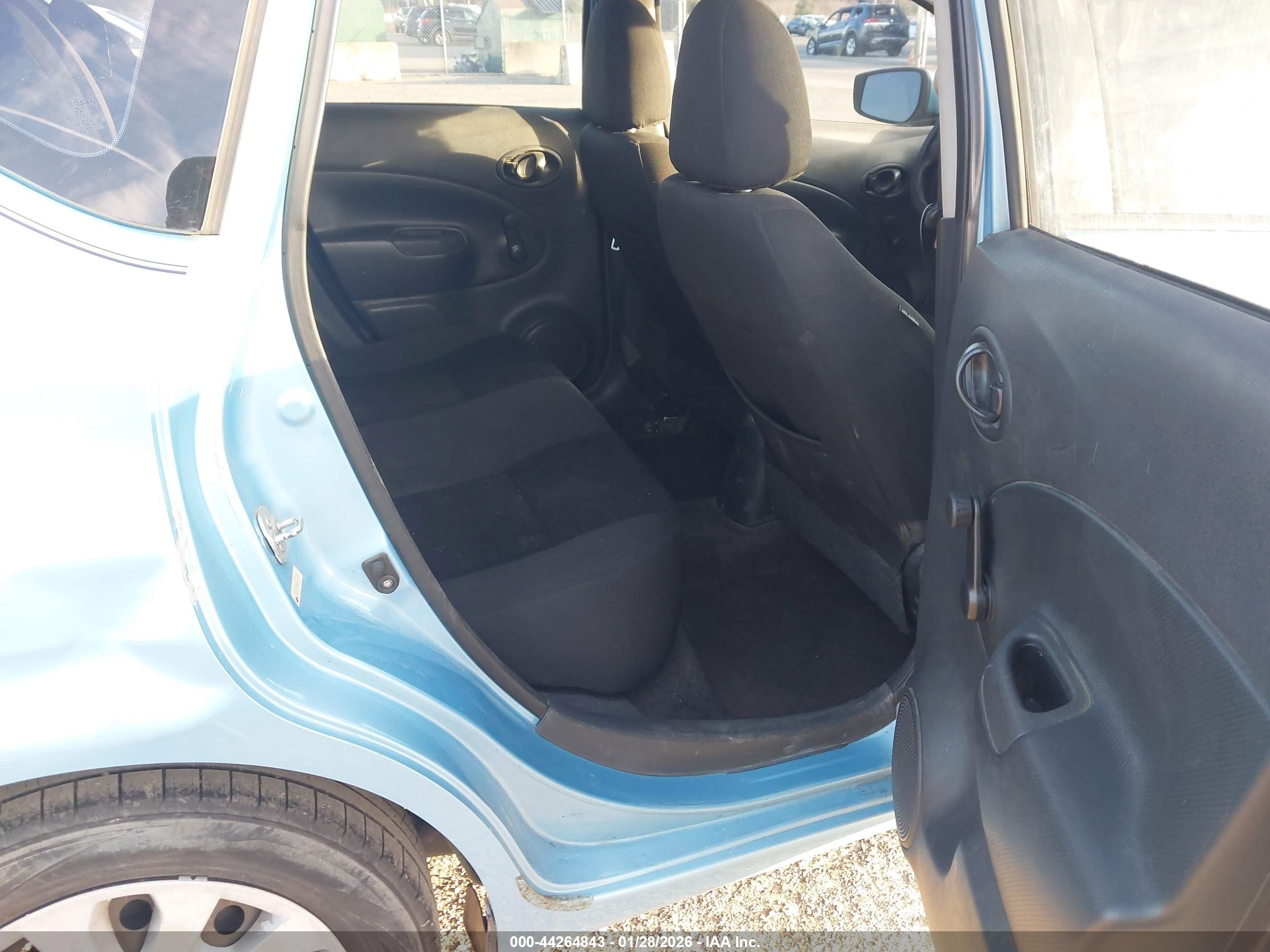 NISSAN VERSA image 8