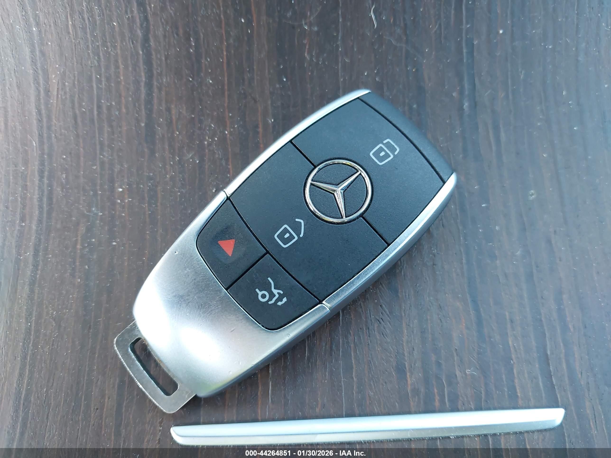 MERCEDES-BENZ GLC image 11