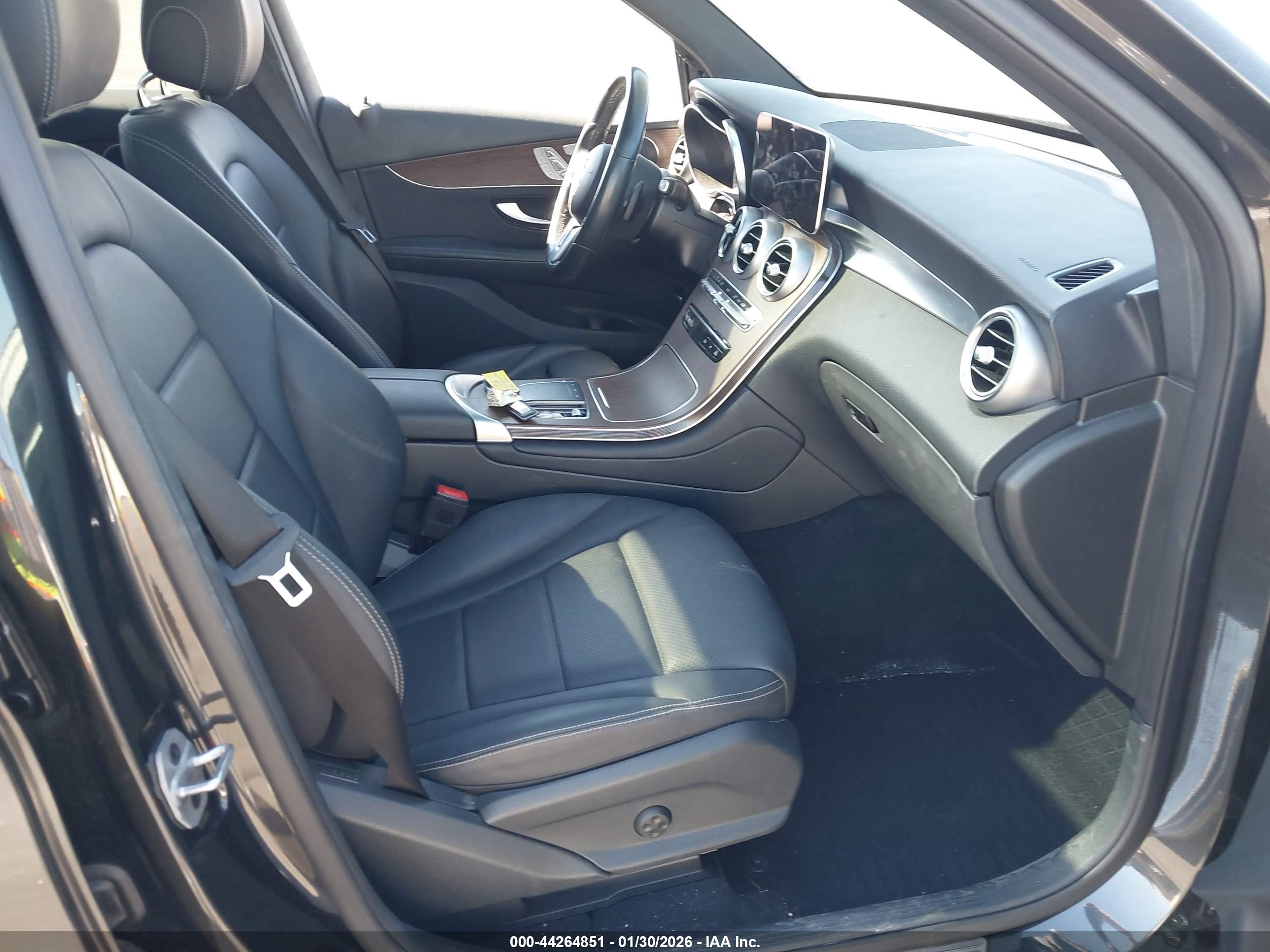 MERCEDES-BENZ GLC image 5