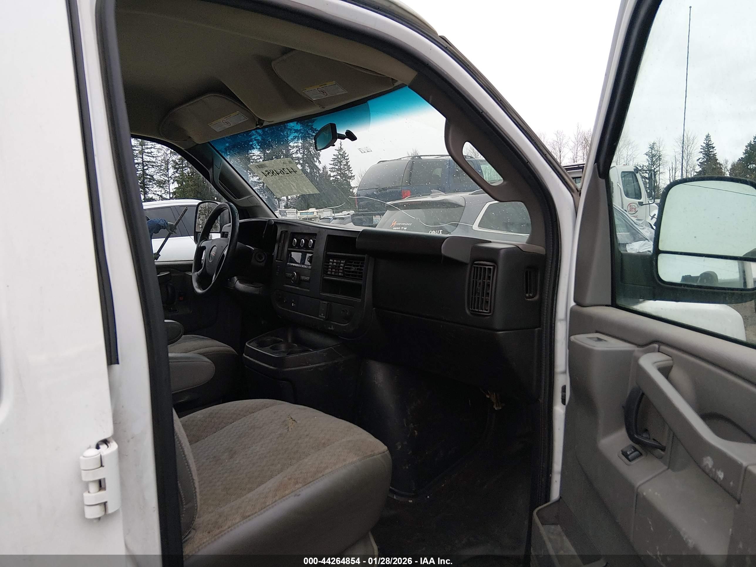 GMC SAVANA image 5
