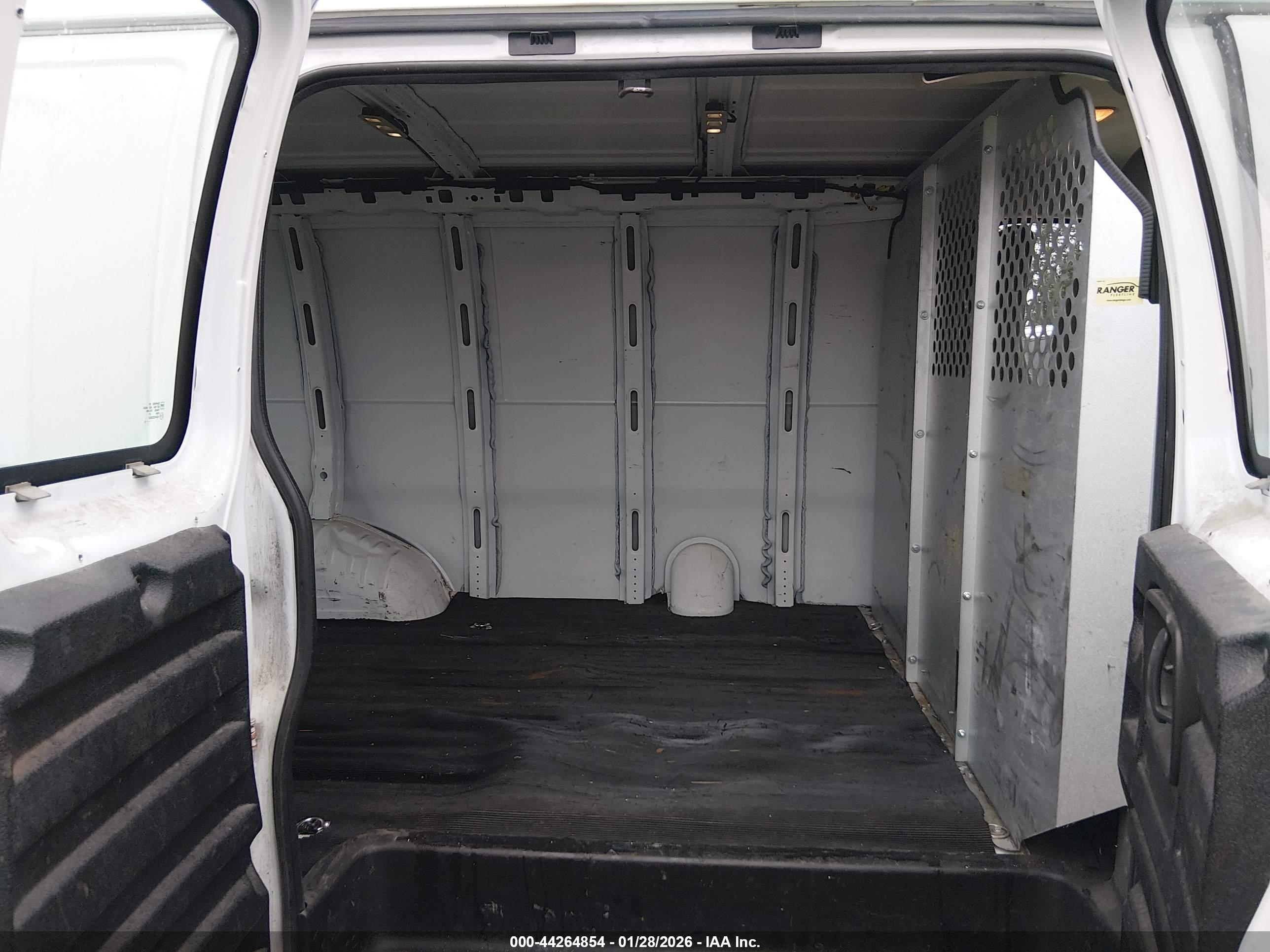 GMC SAVANA image 8