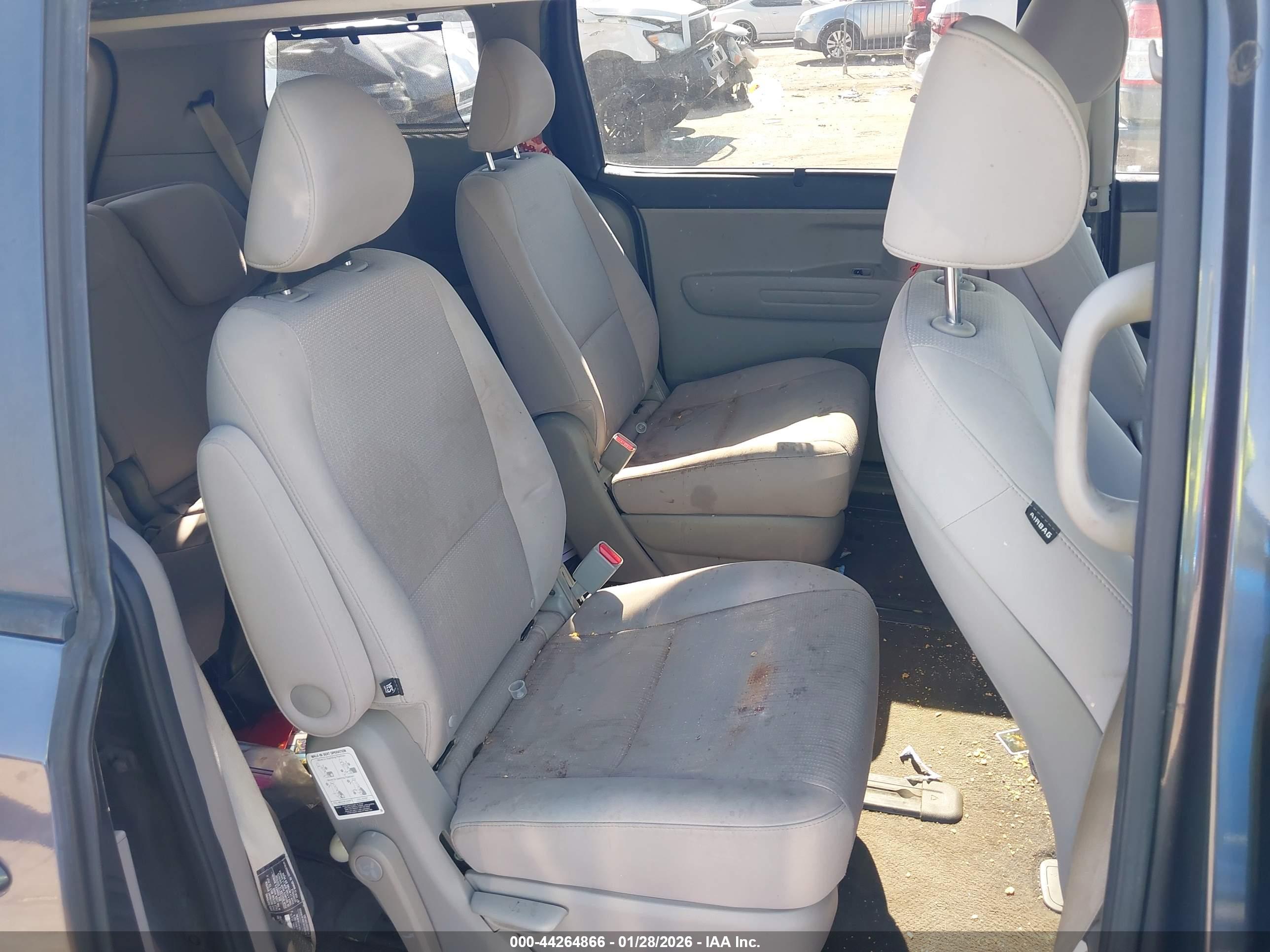 KIA SEDONA image 8