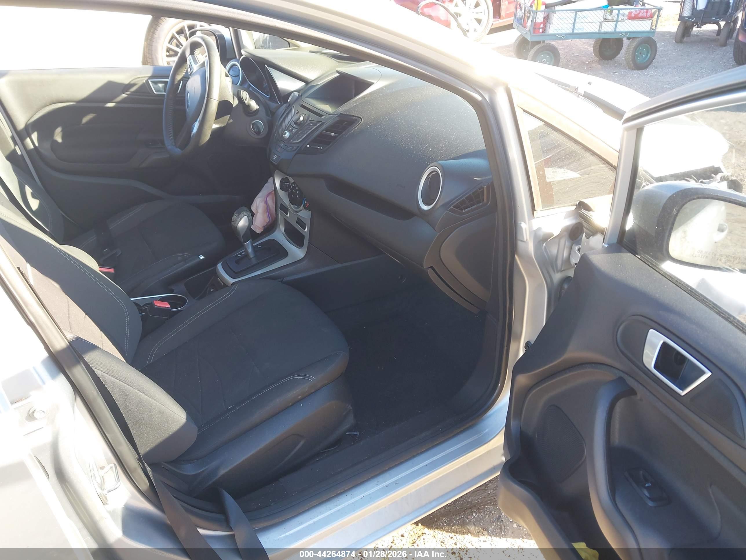 FORD FIESTA image 5