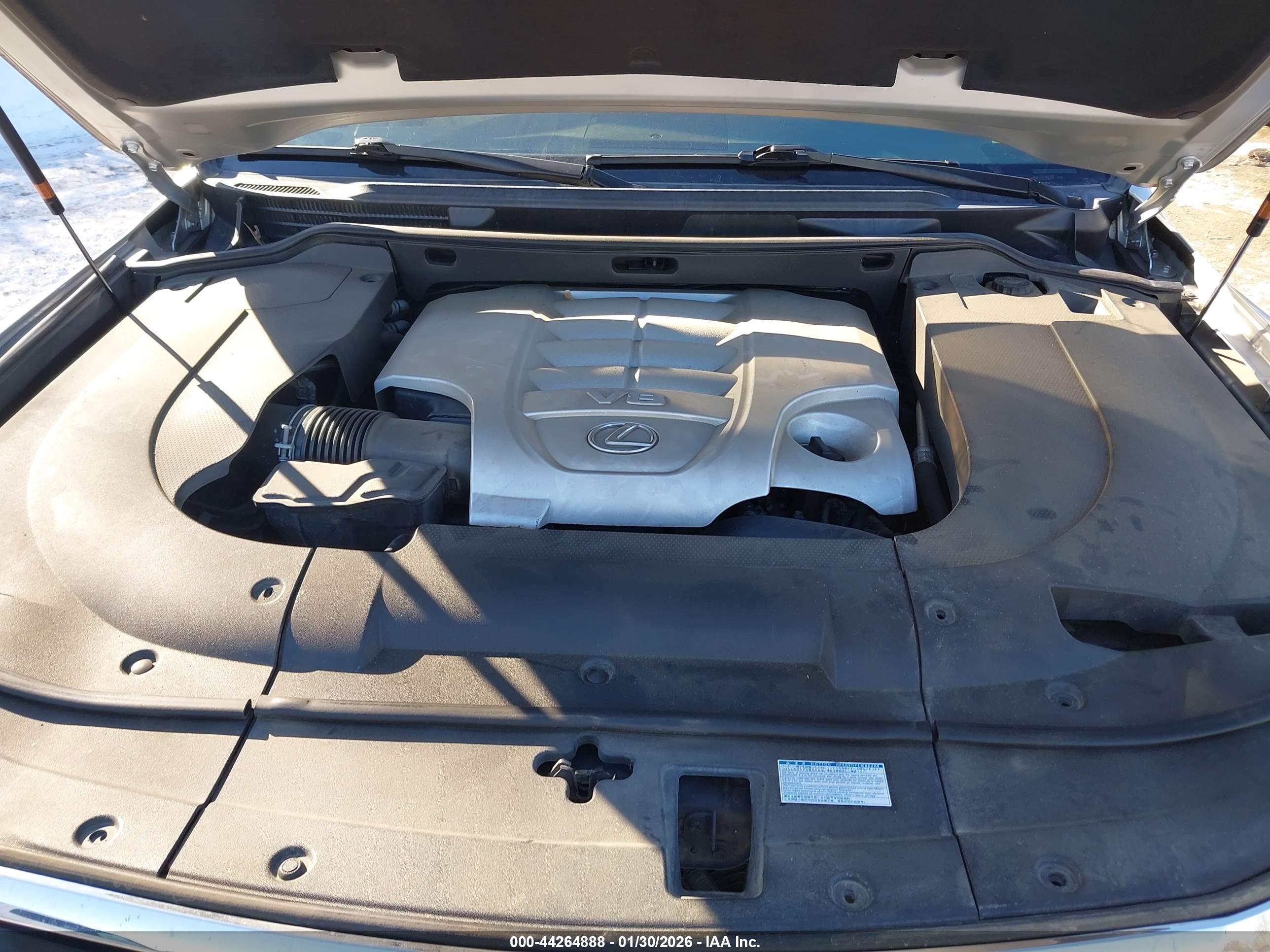 LEXUS LX image 10