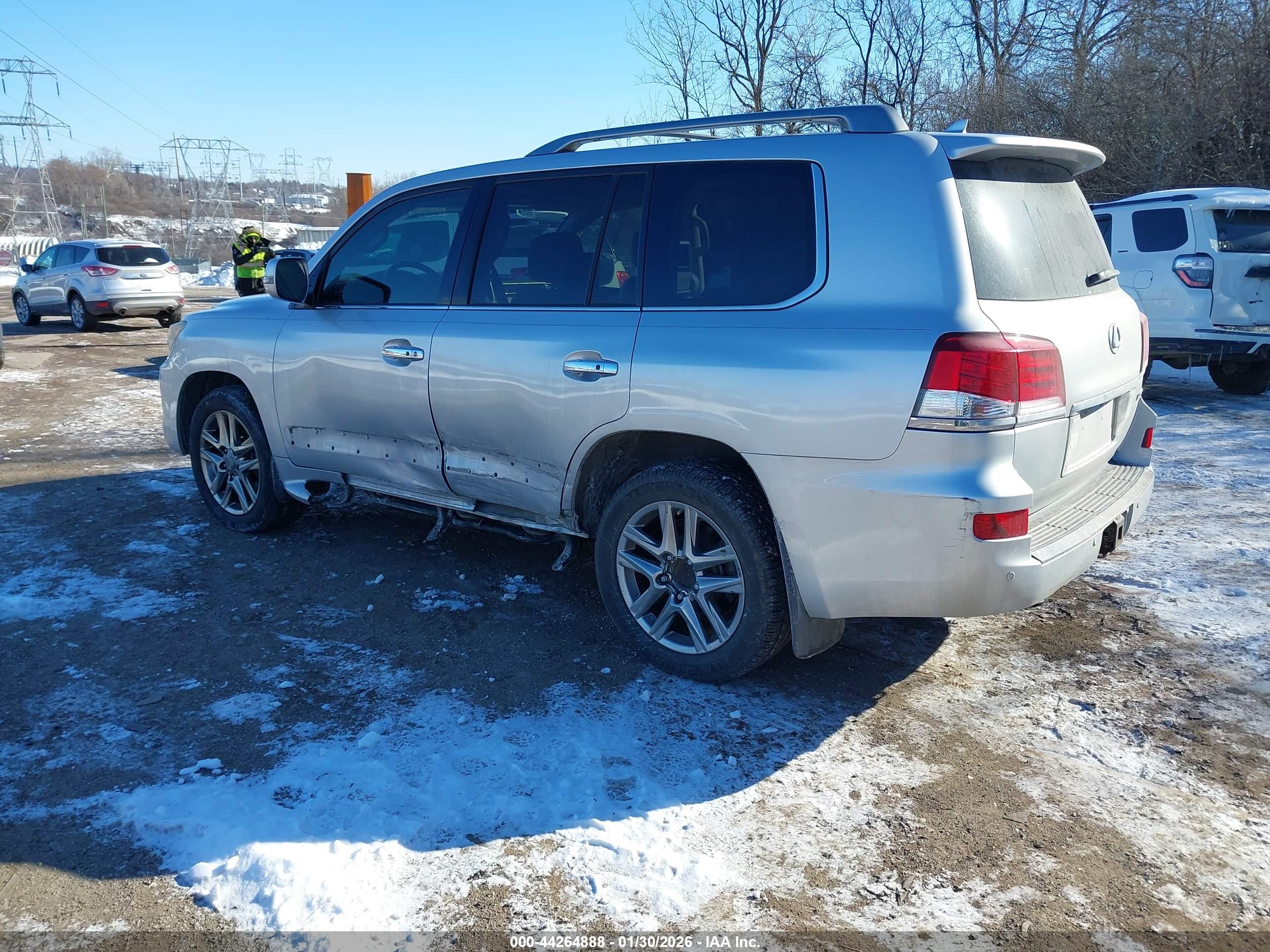 LEXUS LX image 3