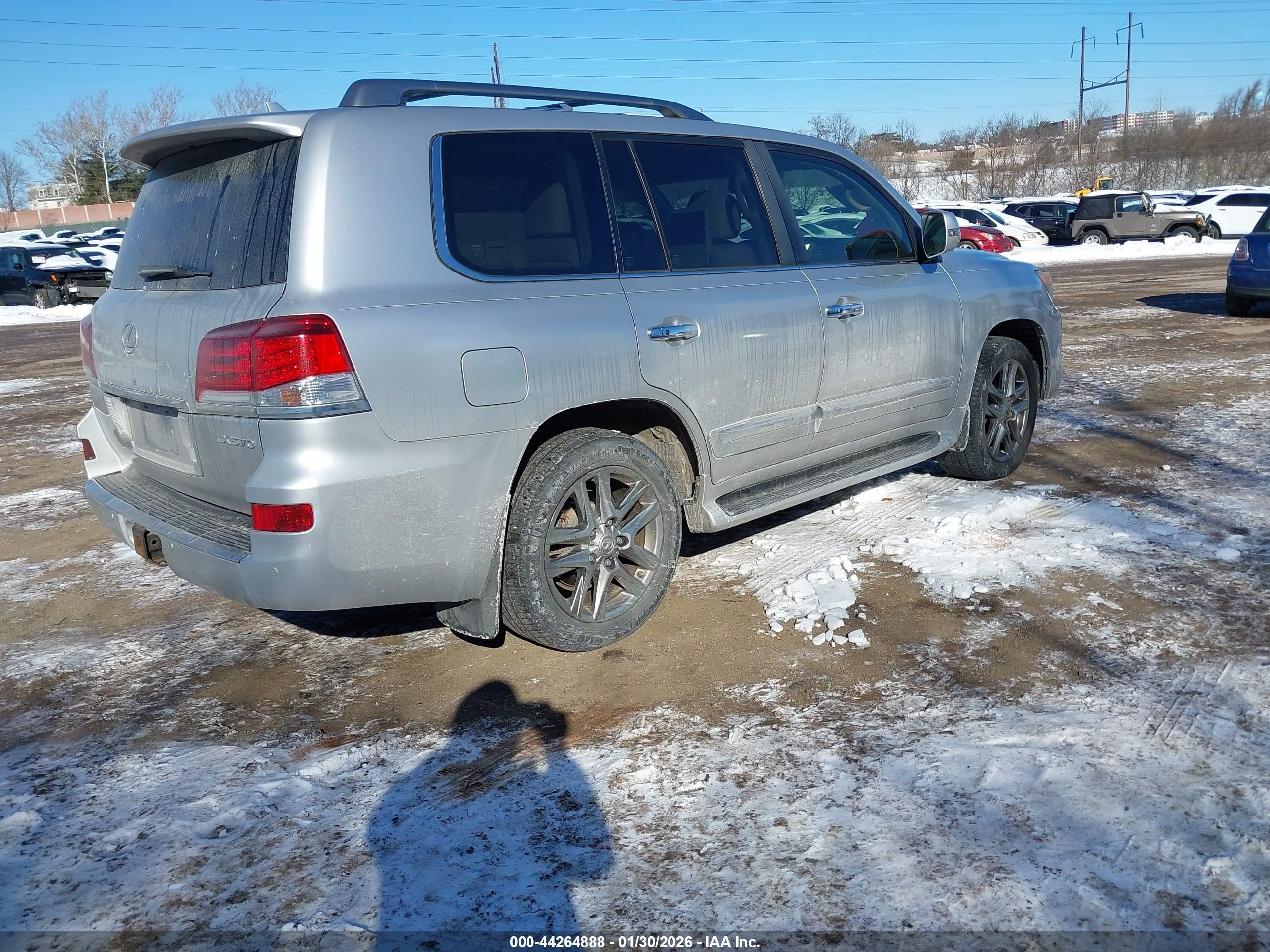 LEXUS LX image 4