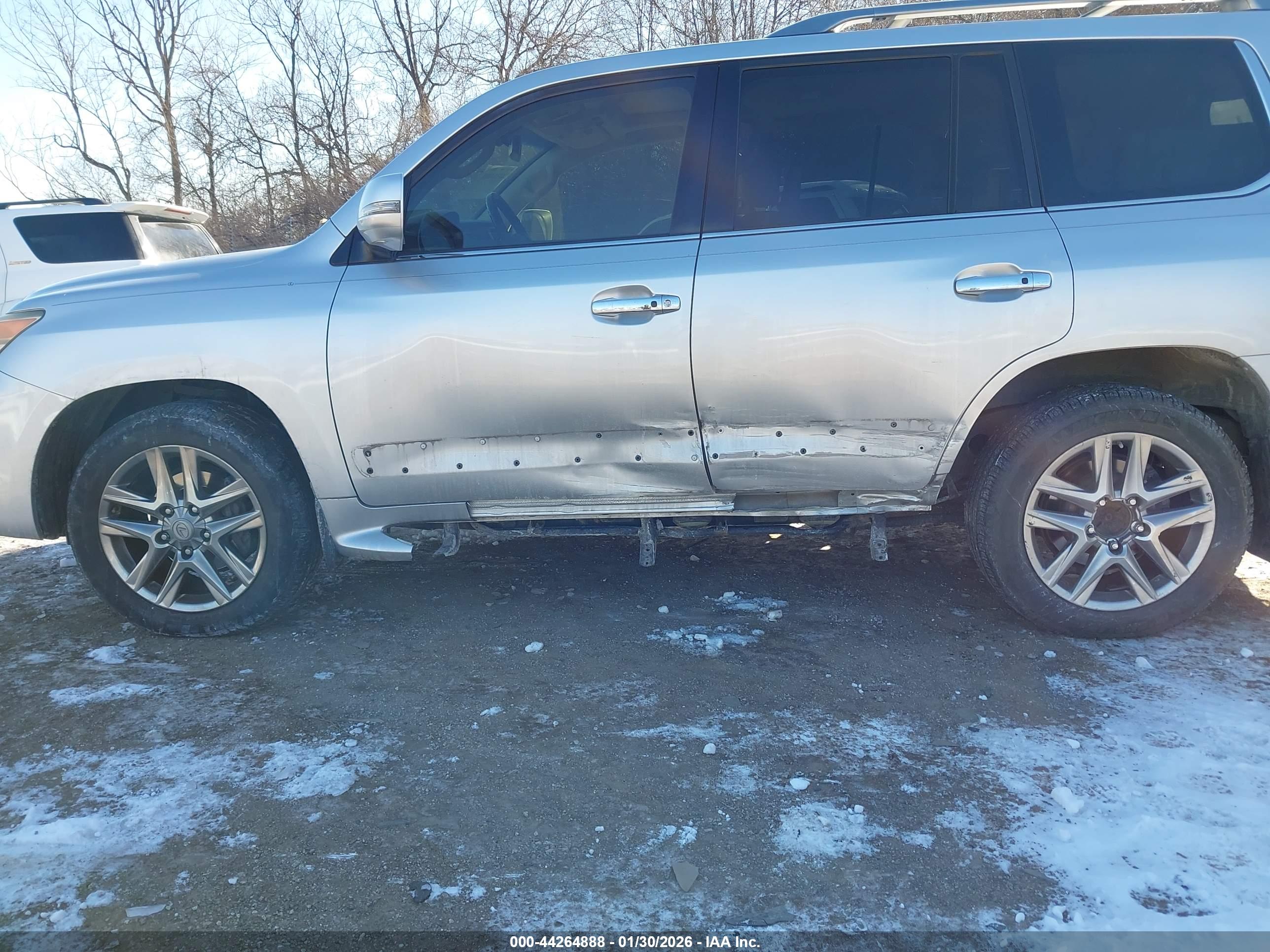 LEXUS LX image 6
