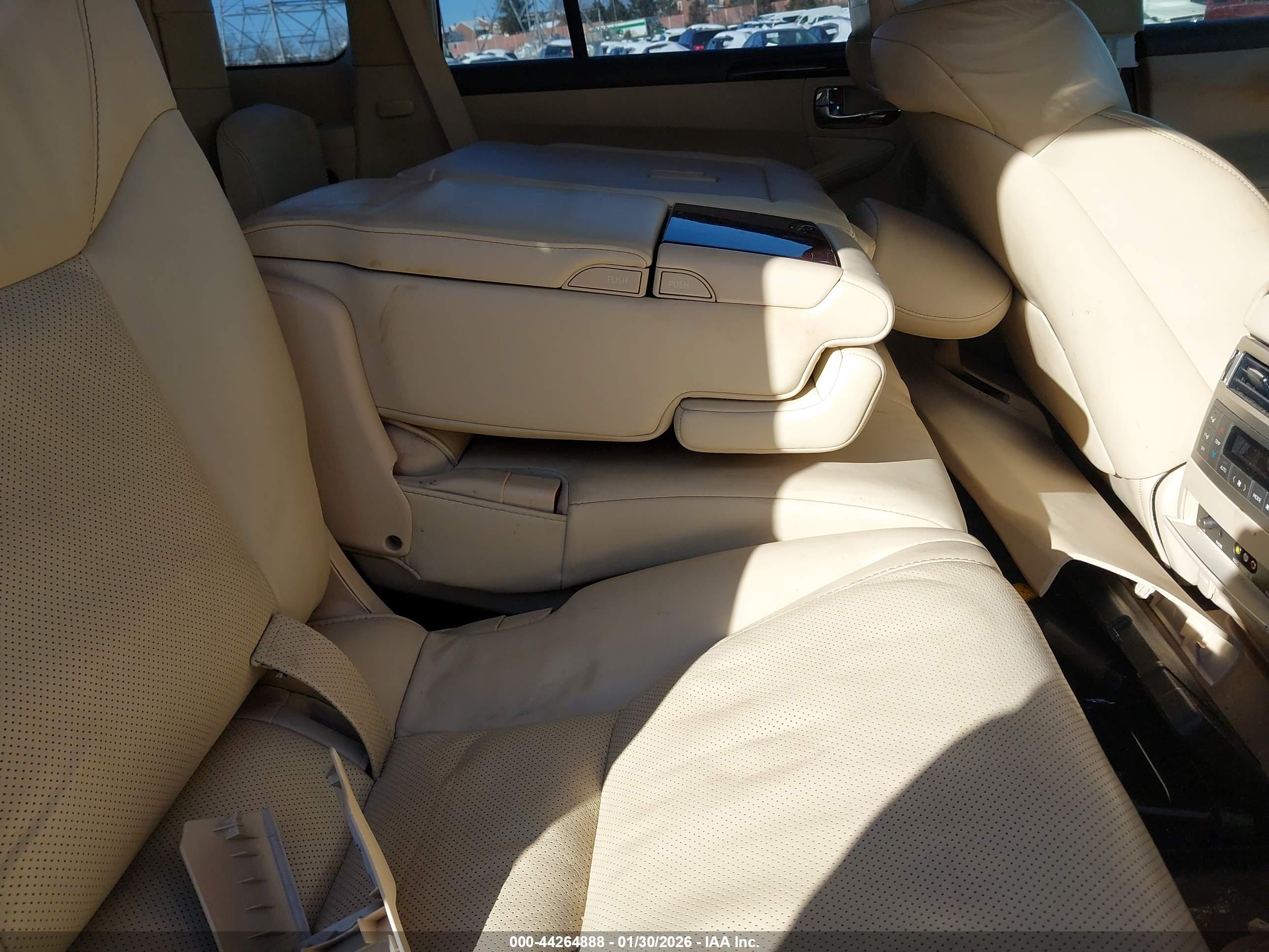 LEXUS LX image 8