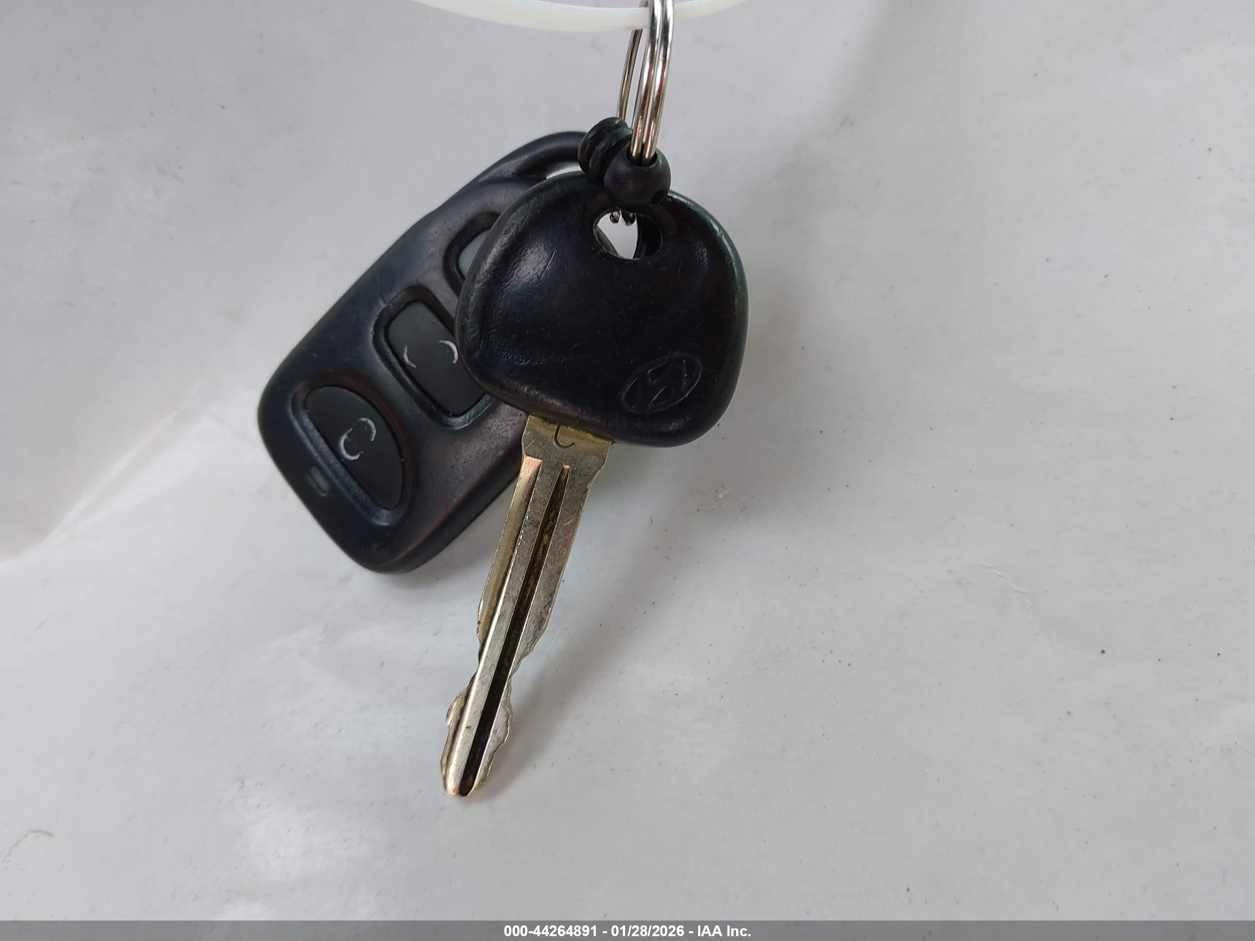 HYUNDAI ELANTRA image 11