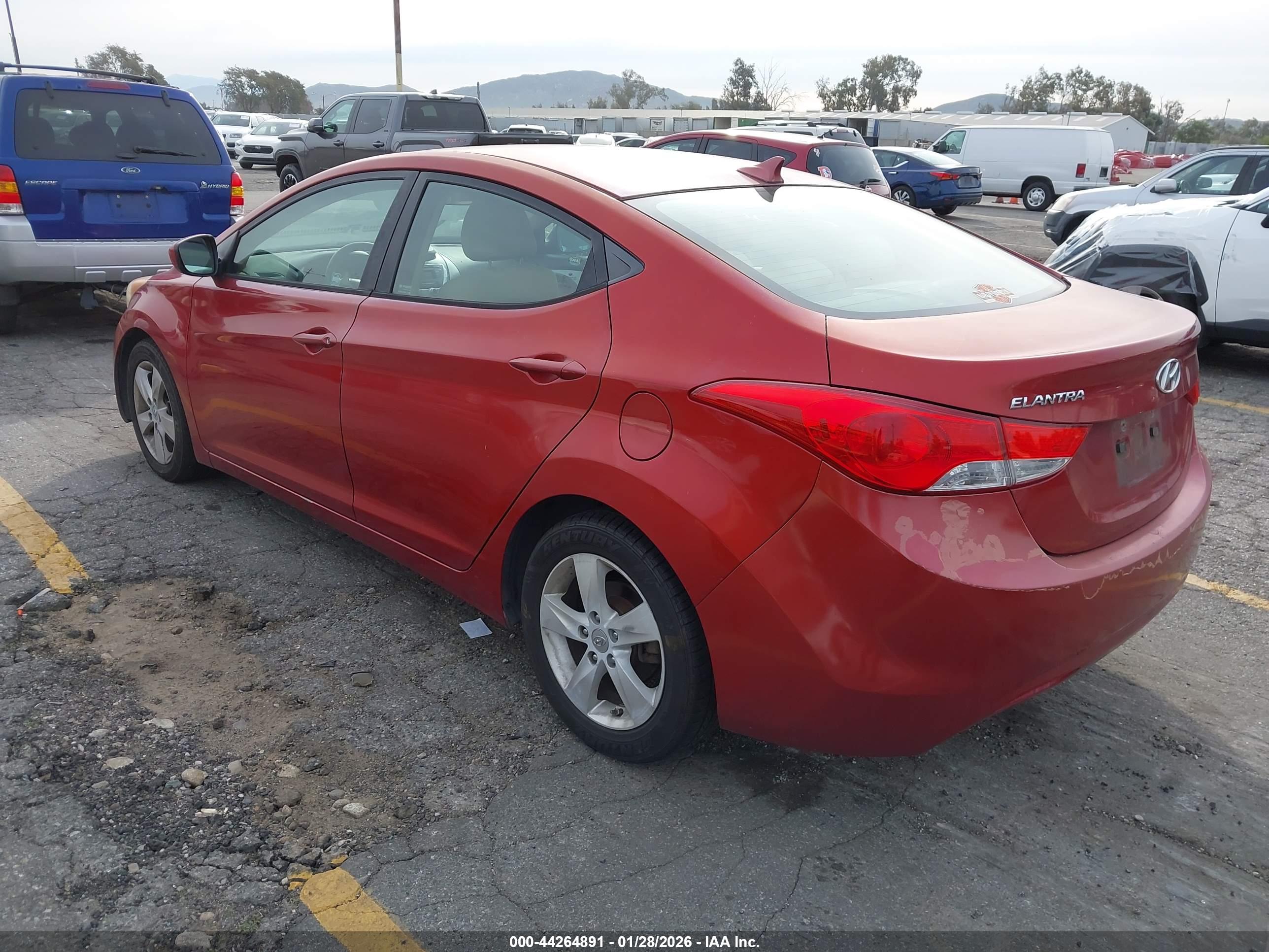 HYUNDAI ELANTRA image 3