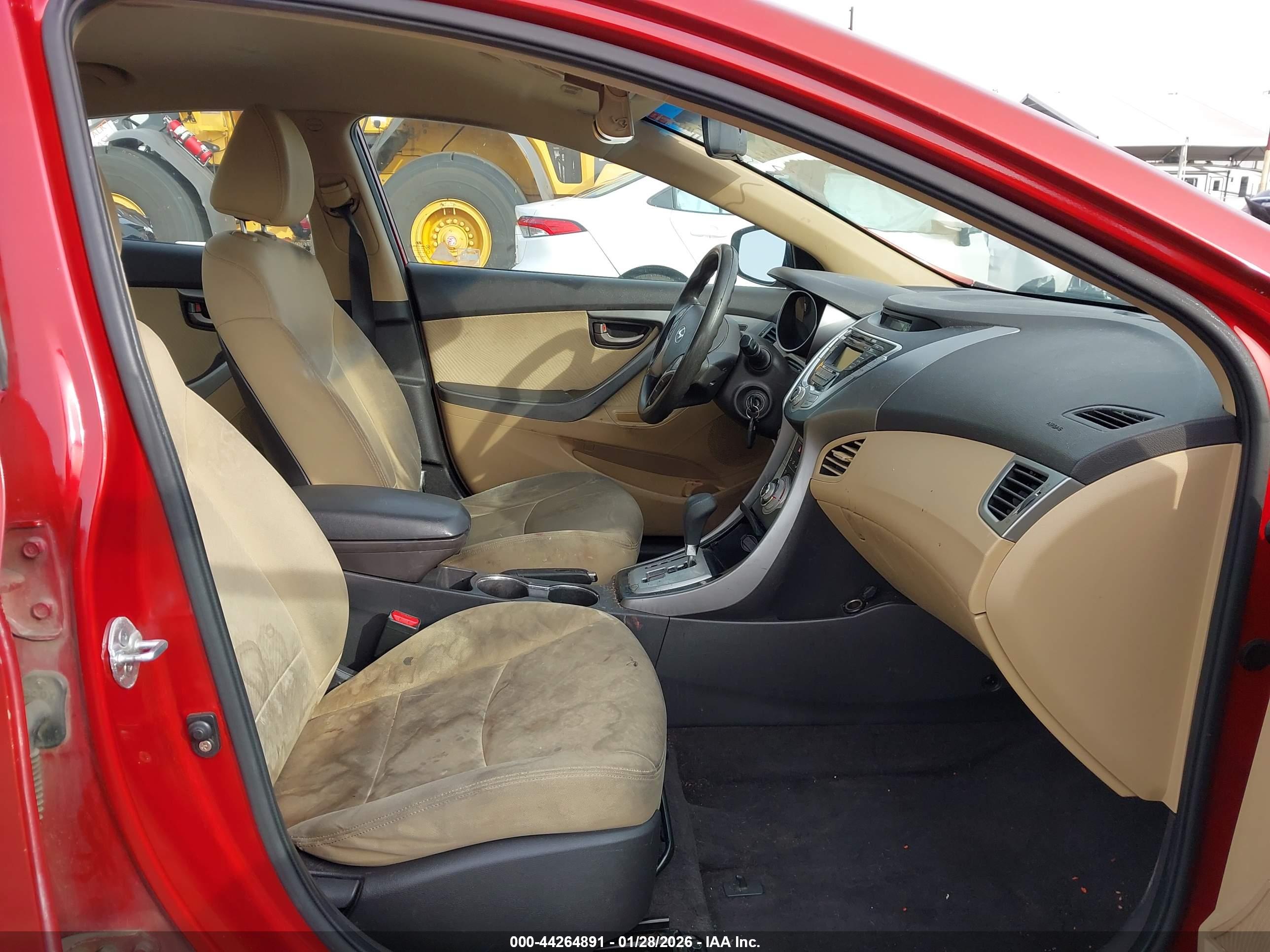 HYUNDAI ELANTRA image 5