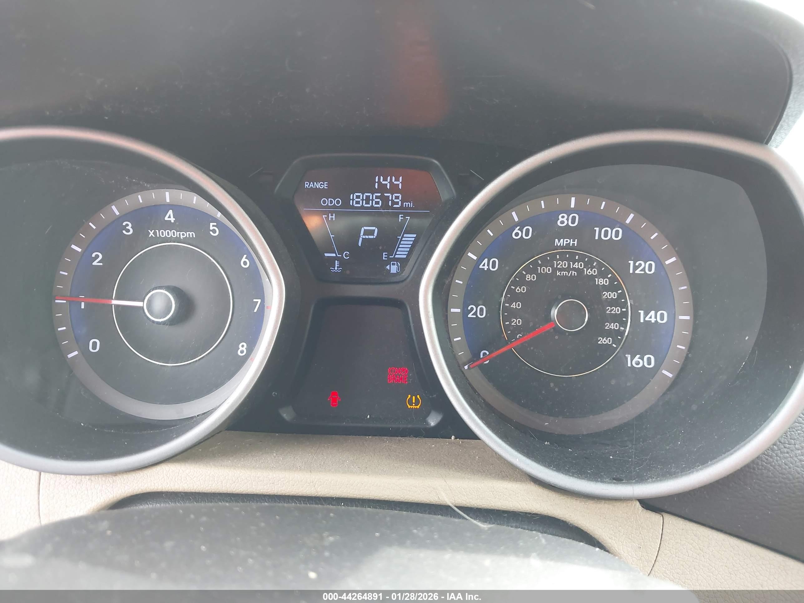 HYUNDAI ELANTRA image 7