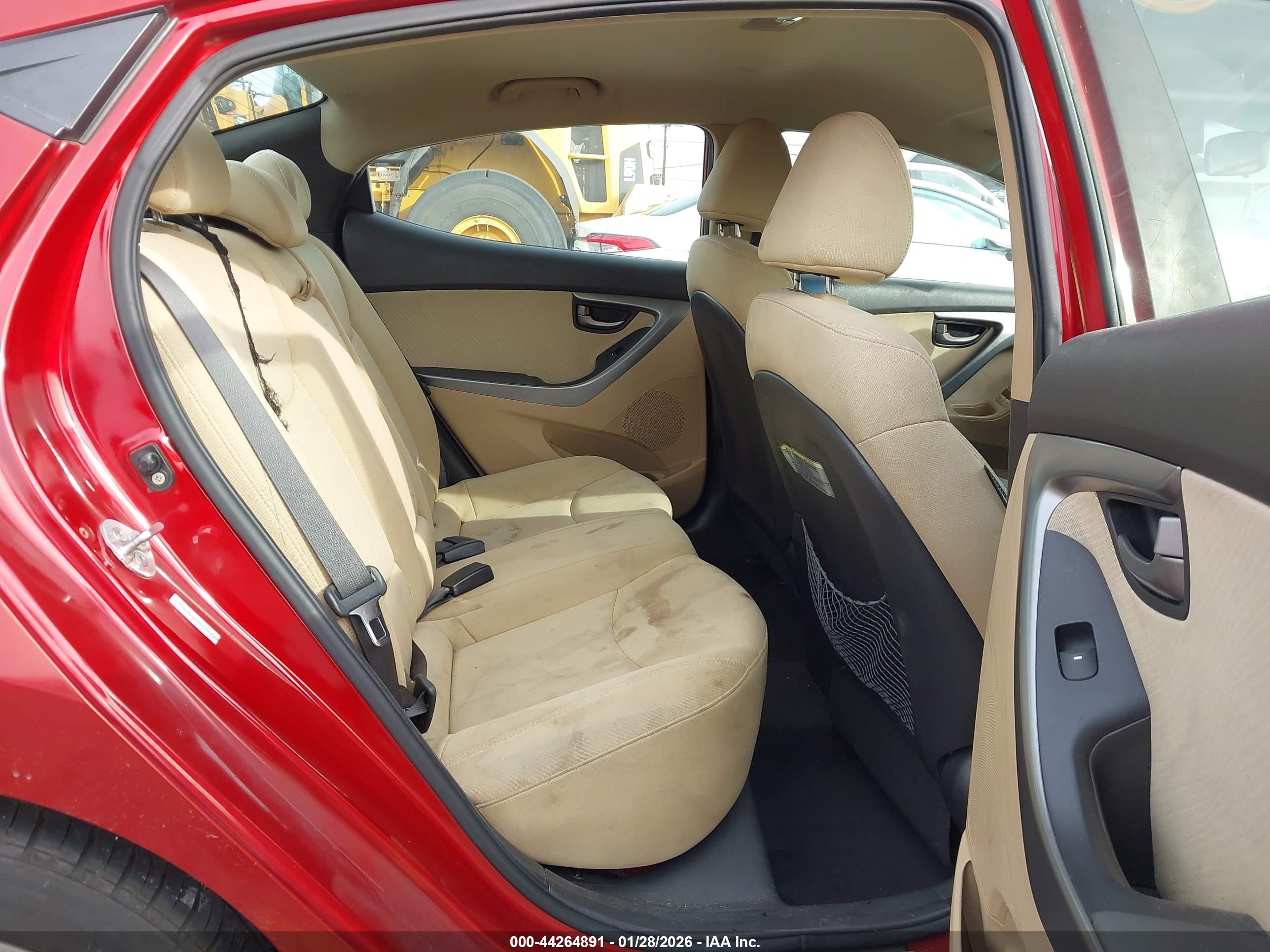 HYUNDAI ELANTRA image 8
