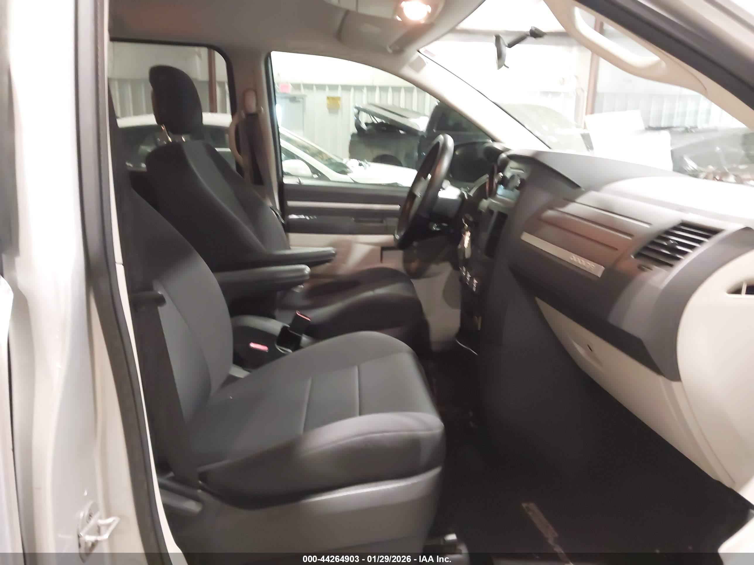 DODGE GRAND image 5