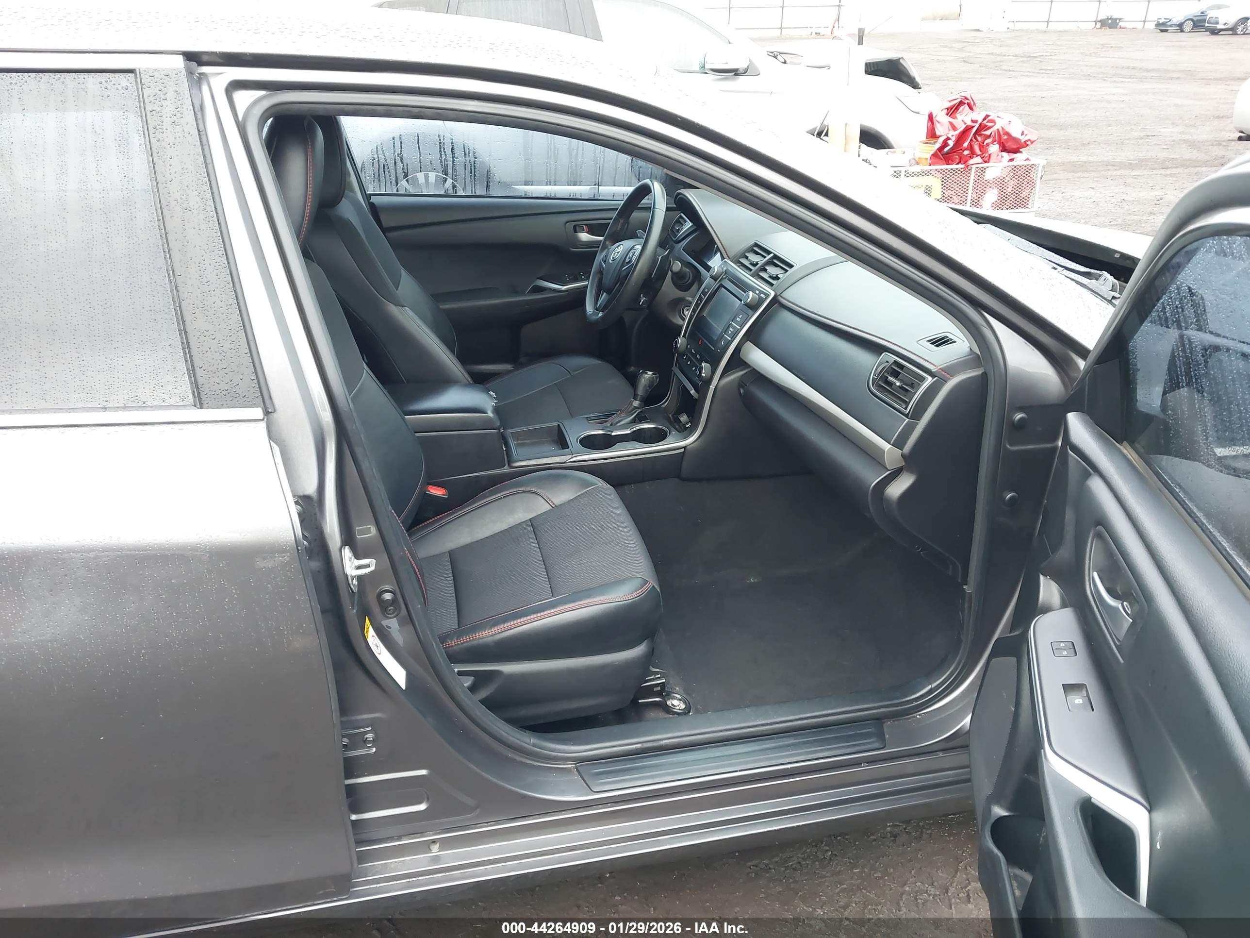 TOYOTA CAMRY image 5