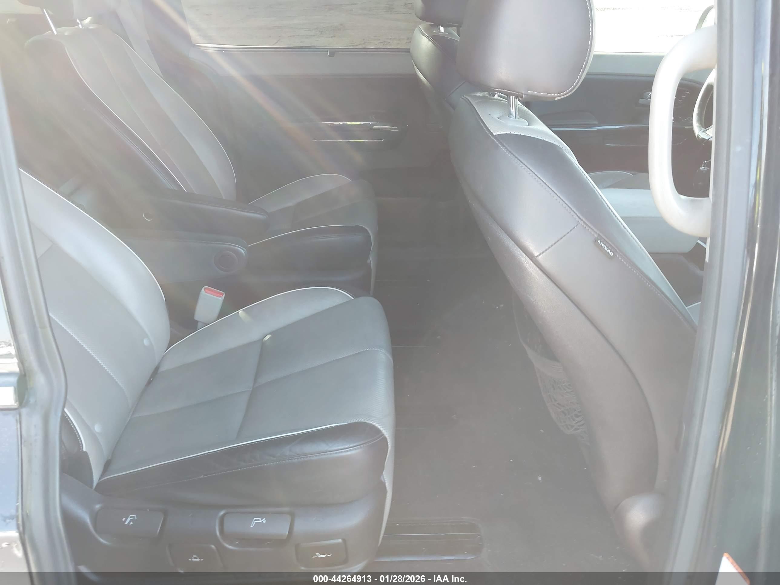 KIA SEDONA image 8