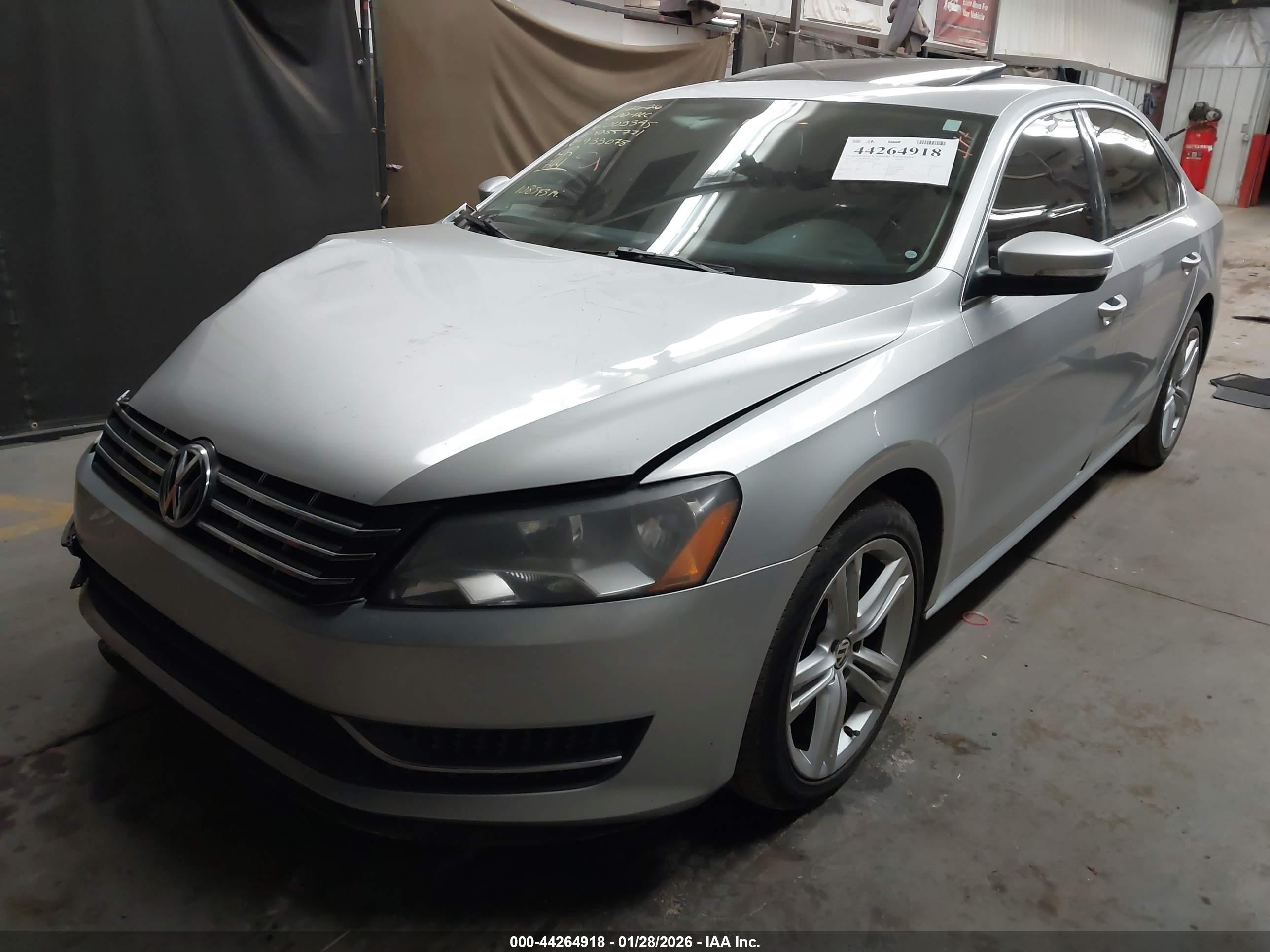VOLKSWAGEN PASSAT image 2