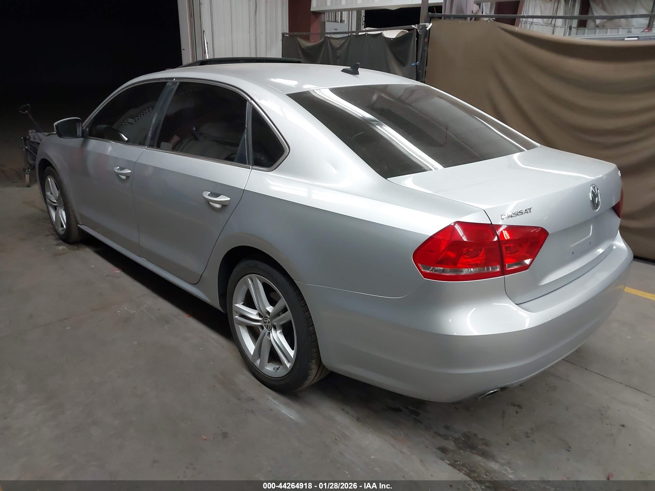 VOLKSWAGEN PASSAT image 3