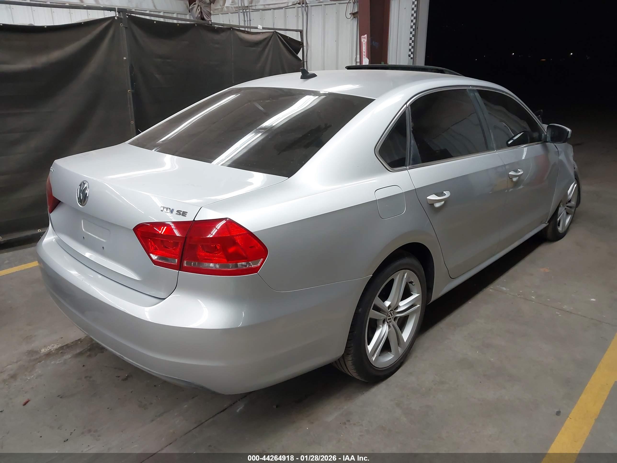 VOLKSWAGEN PASSAT image 4