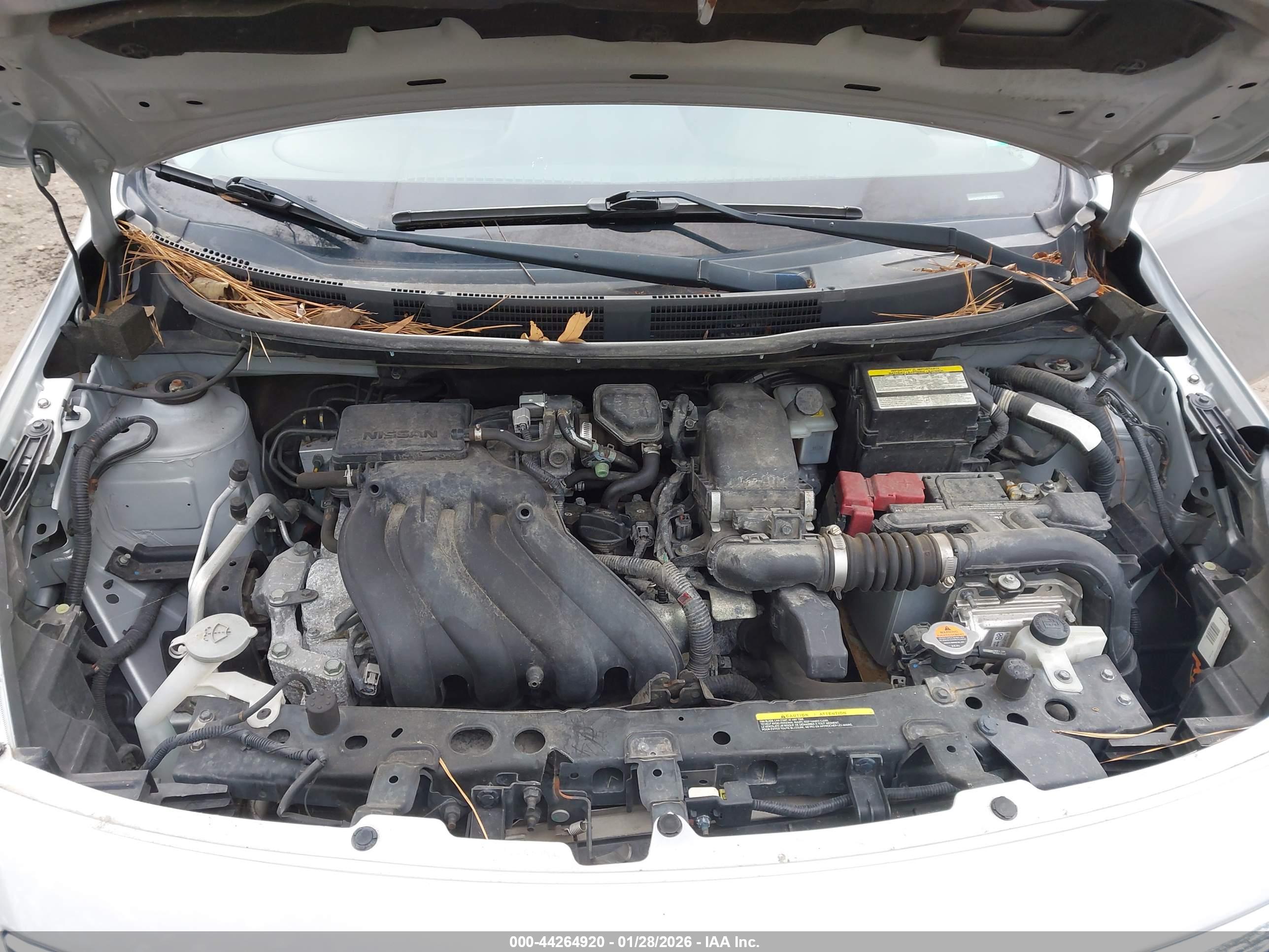 NISSAN VERSA image 10