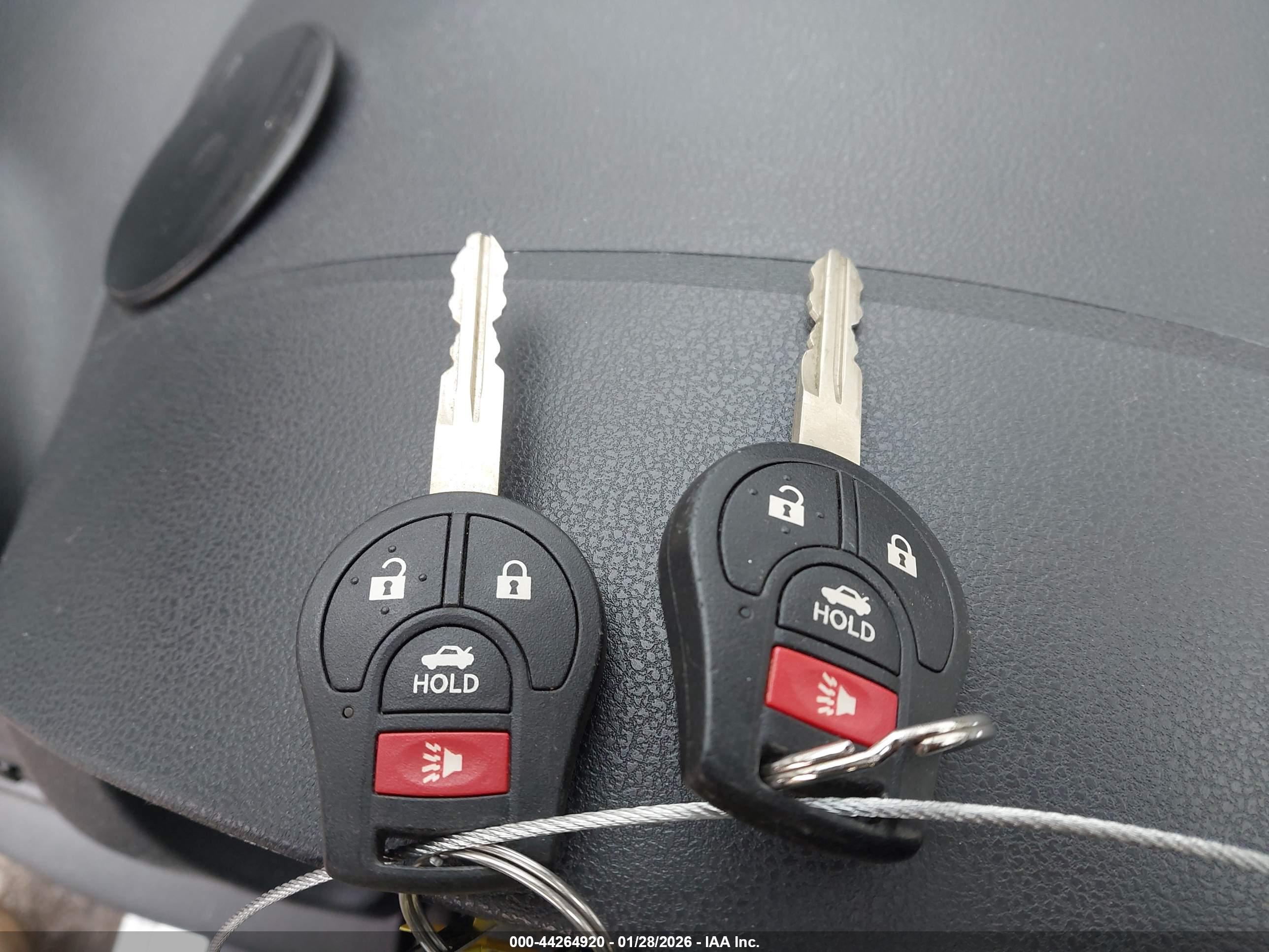 NISSAN VERSA image 11