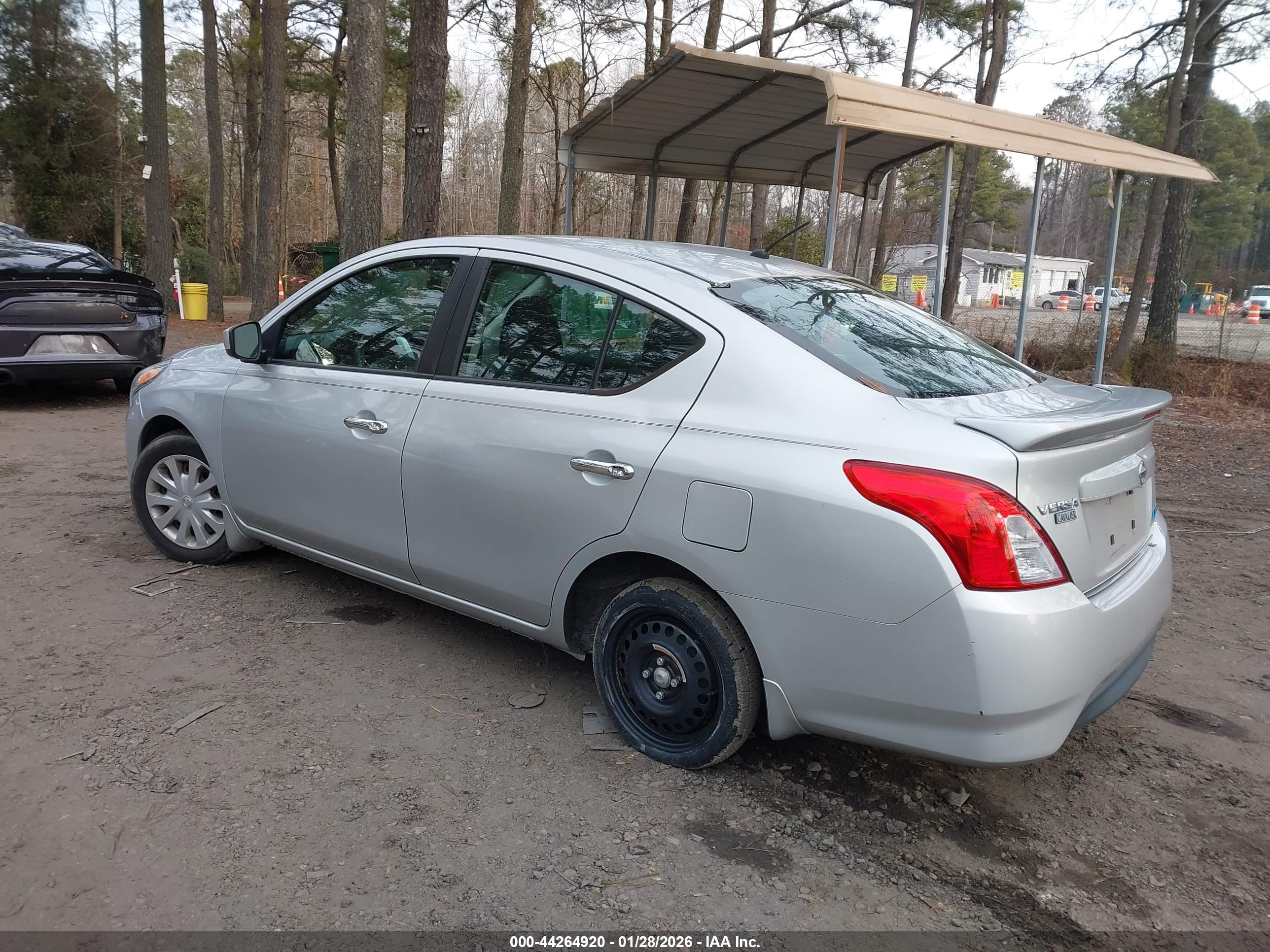 NISSAN VERSA image 3