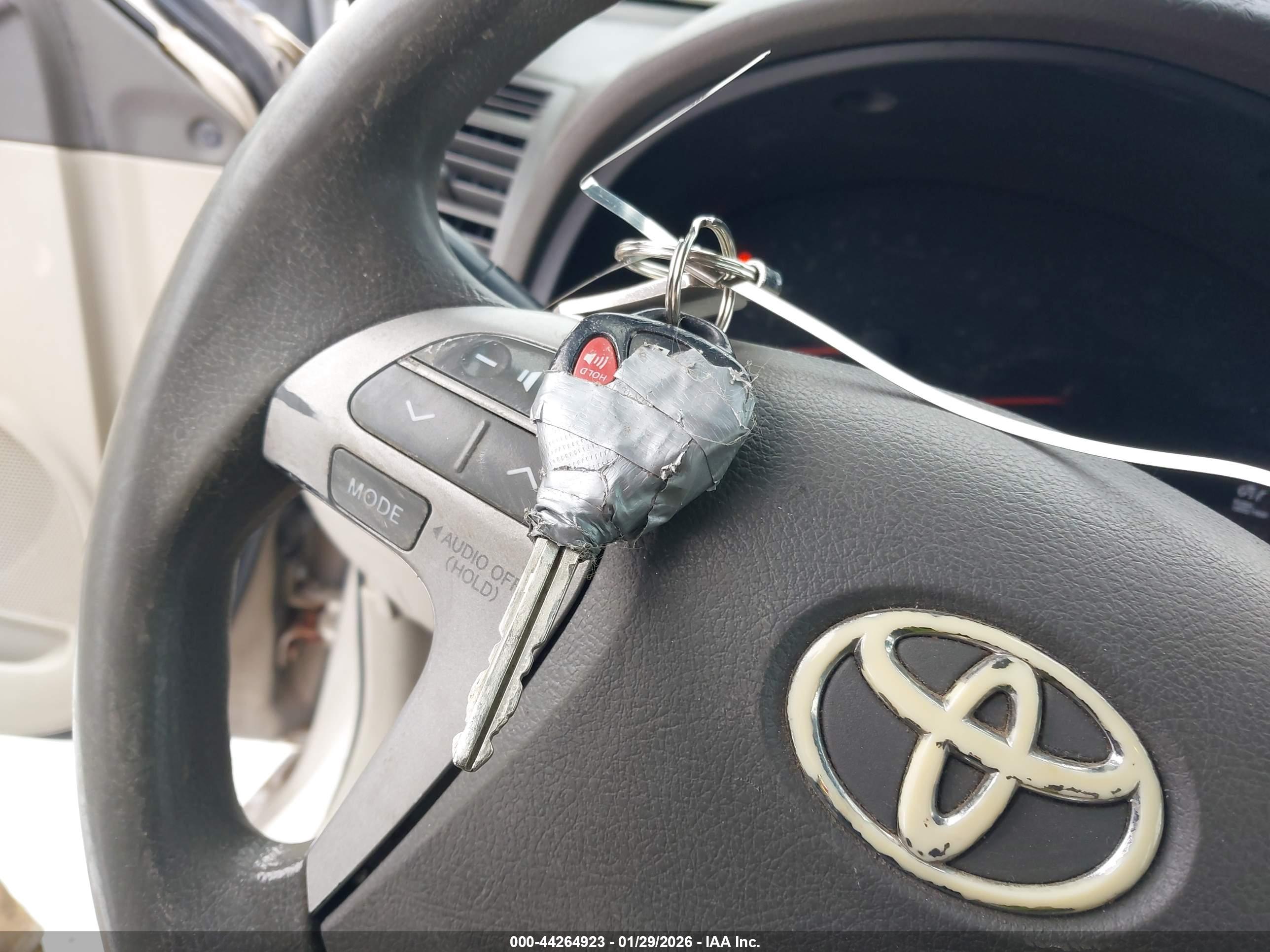 TOYOTA CAMRY image 11