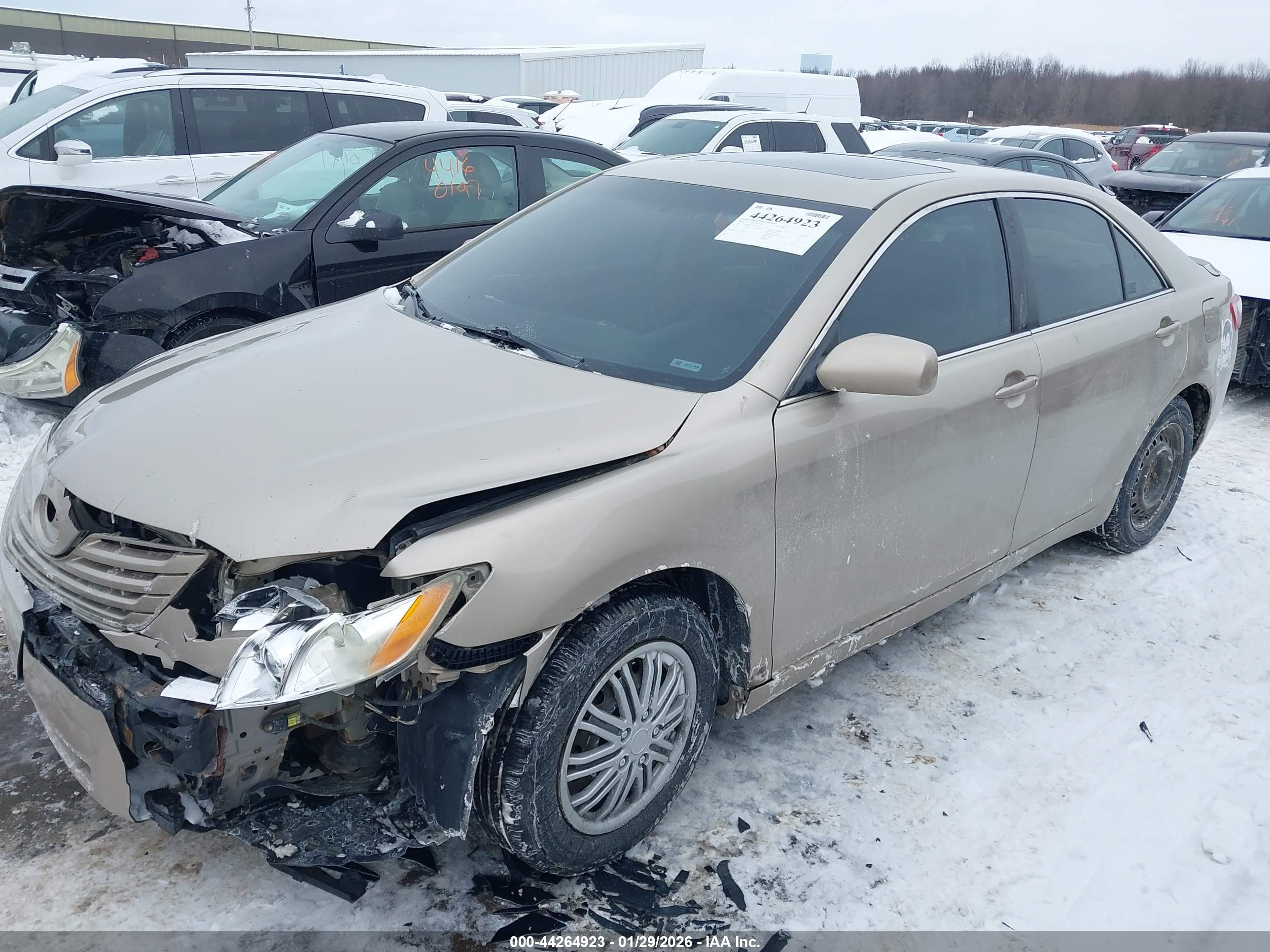 TOYOTA CAMRY image 2