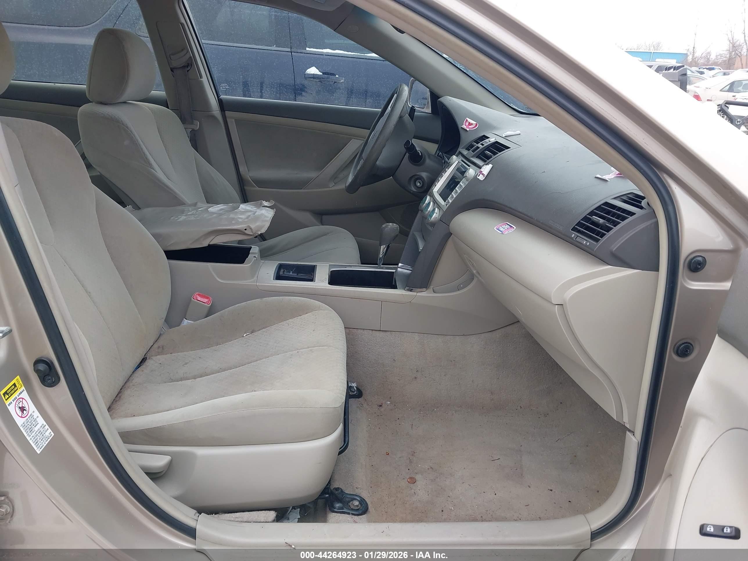 TOYOTA CAMRY image 5
