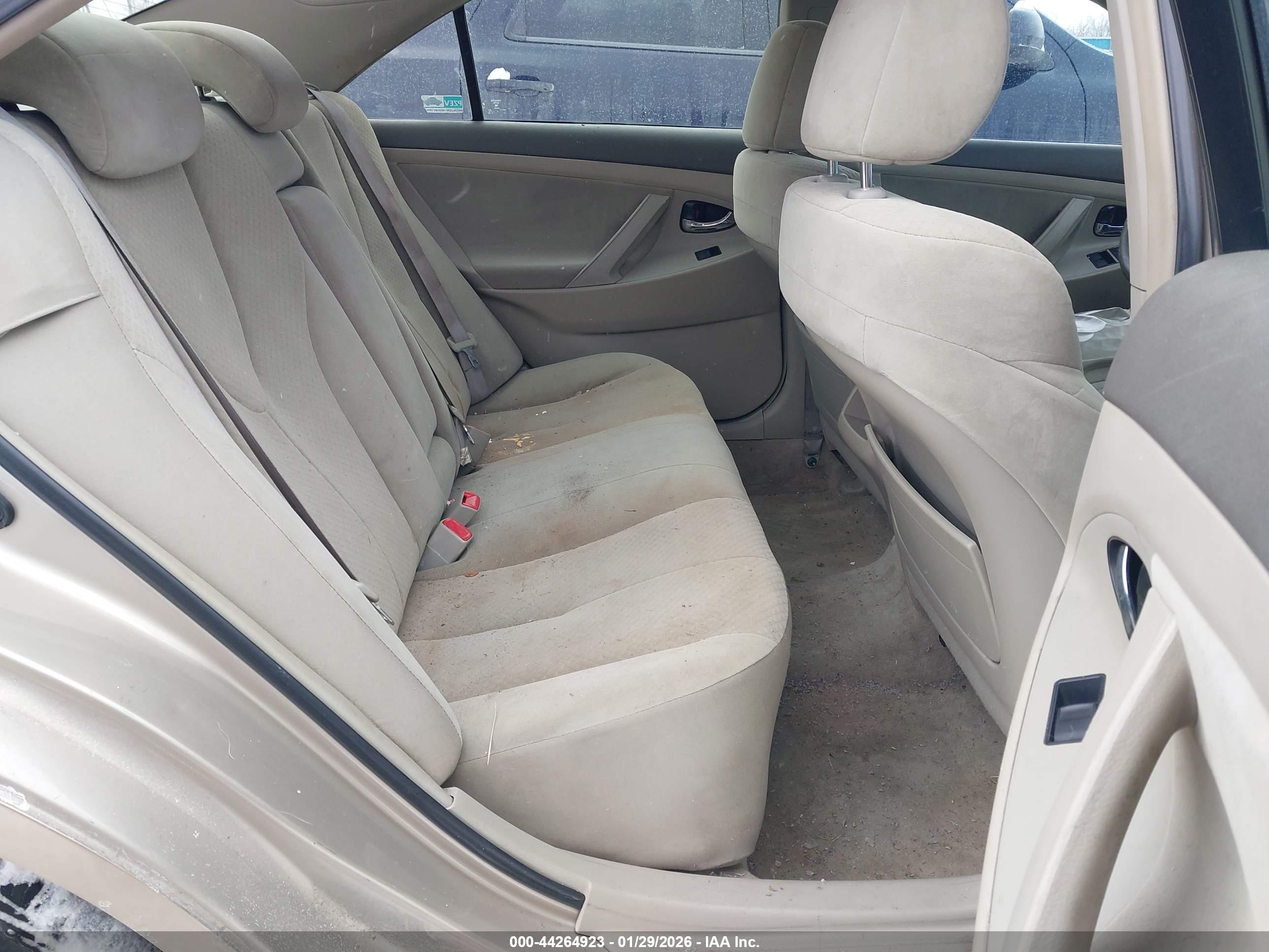 TOYOTA CAMRY image 8